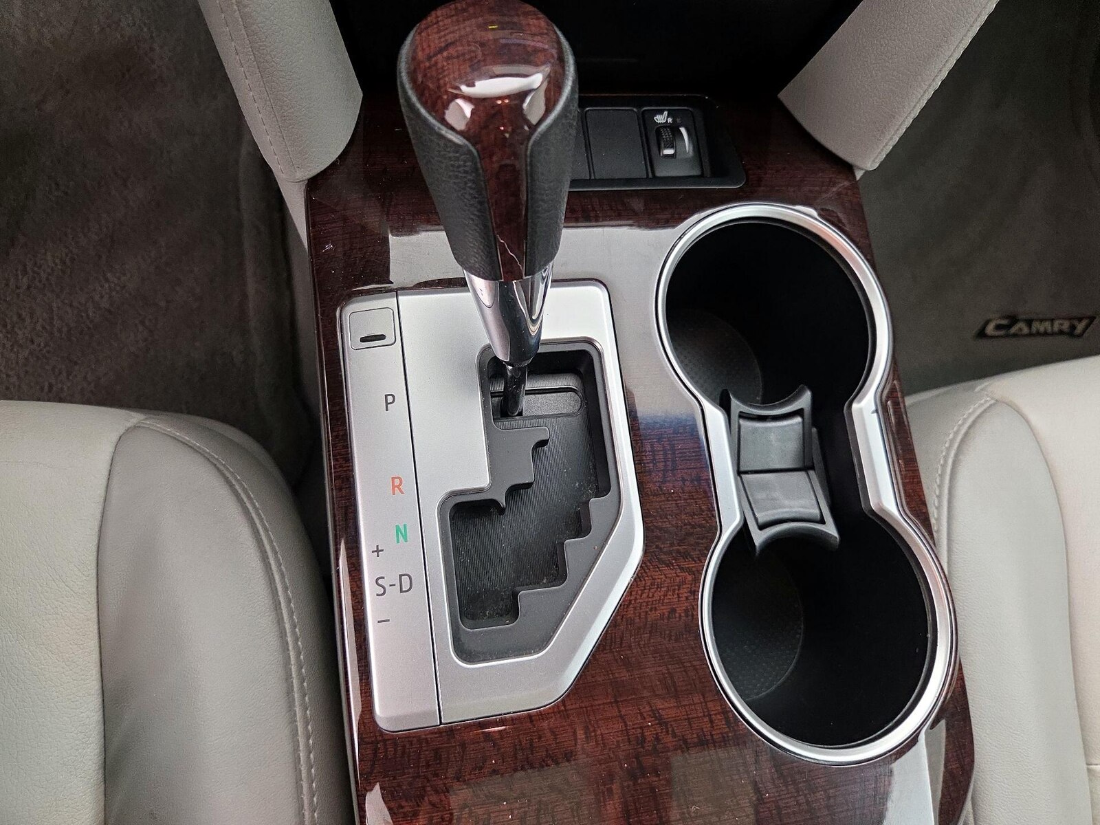 2014 Toyota Camry XLE - Photo 18
