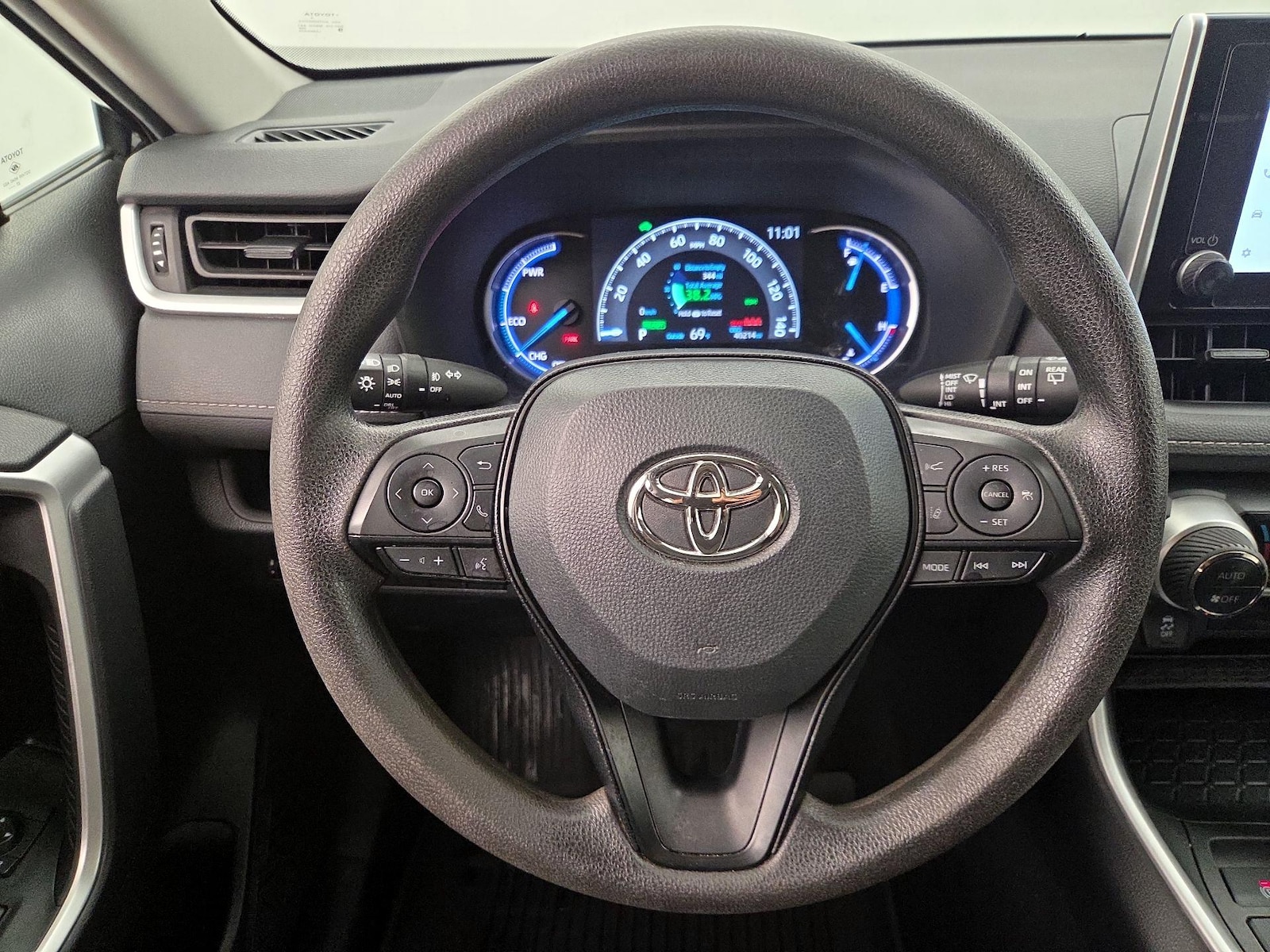 2023 Toyota RAV4 XLE - Photo 11