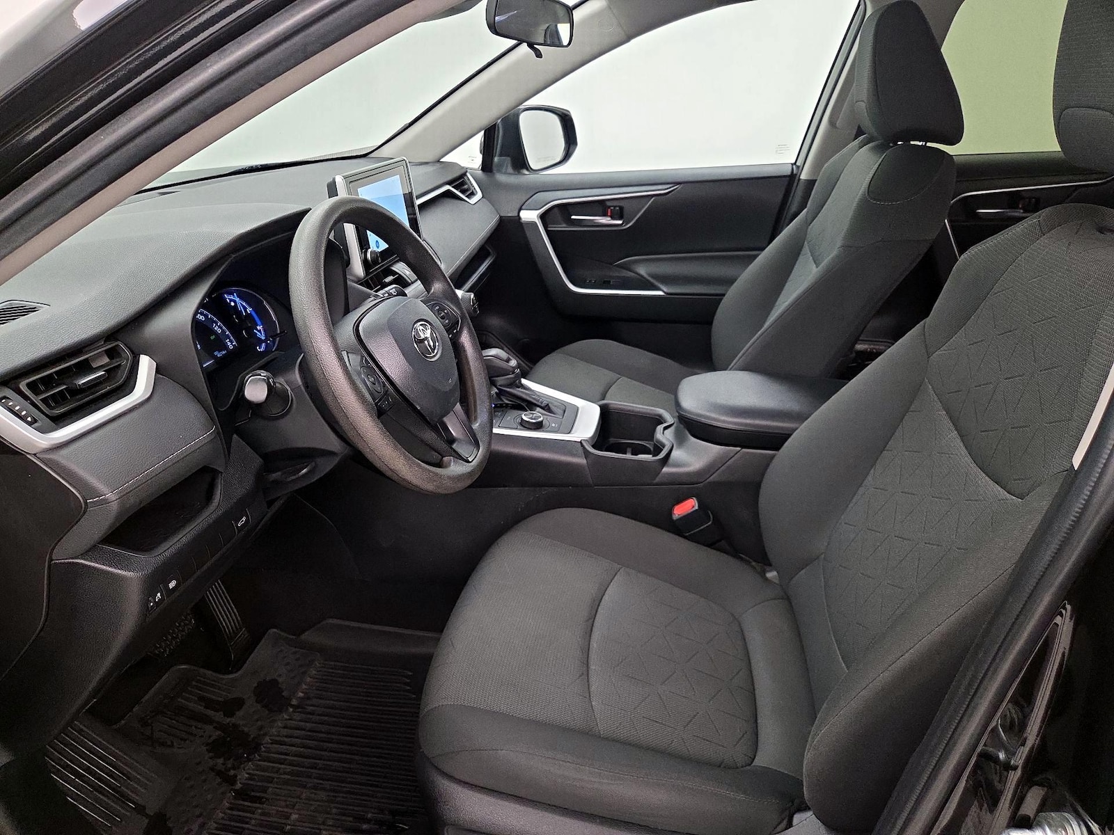 2023 Toyota RAV4 XLE - Photo 12