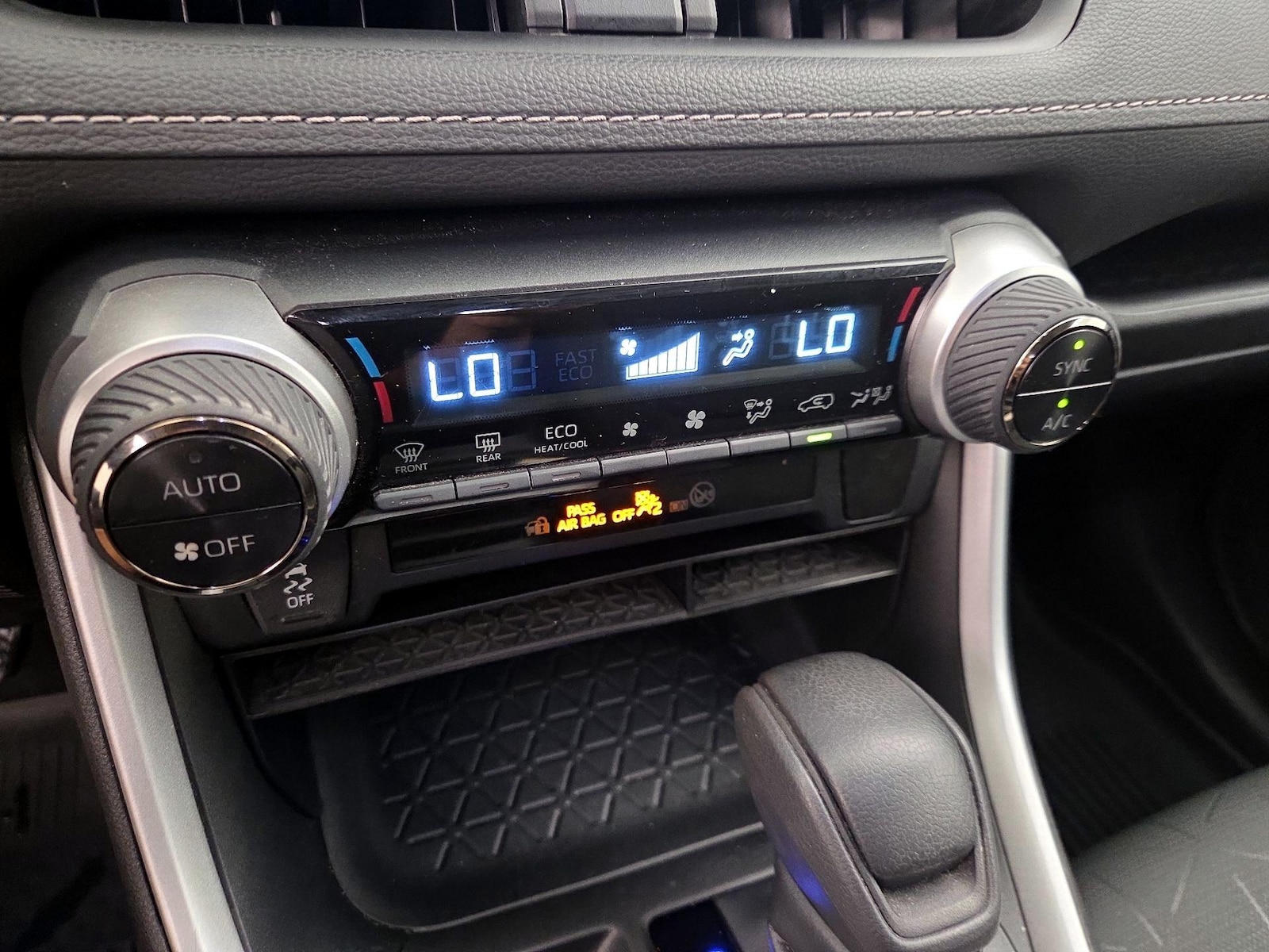 2023 Toyota RAV4 XLE - Photo 17