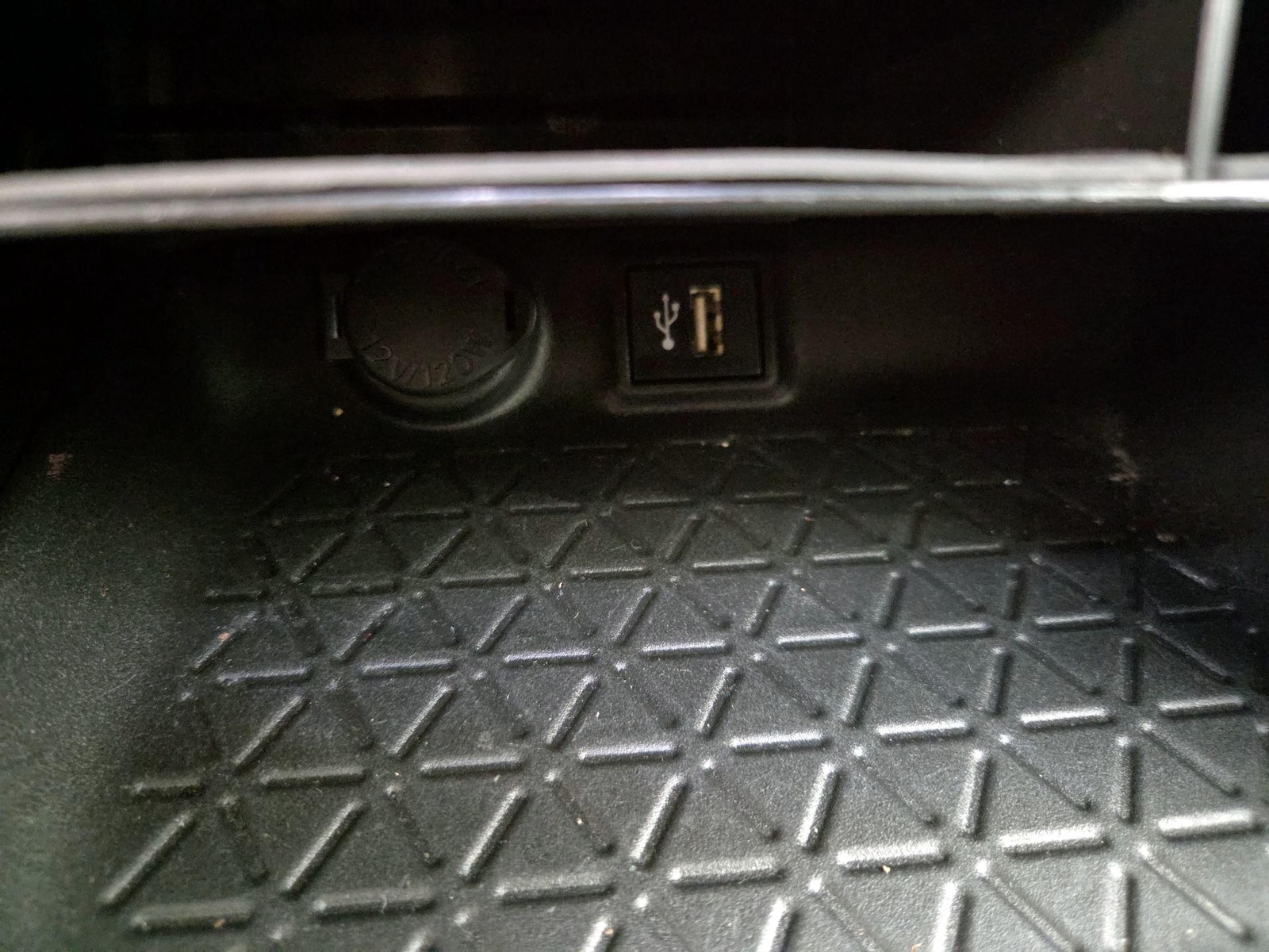 2023 Toyota RAV4 XLE - Photo 19