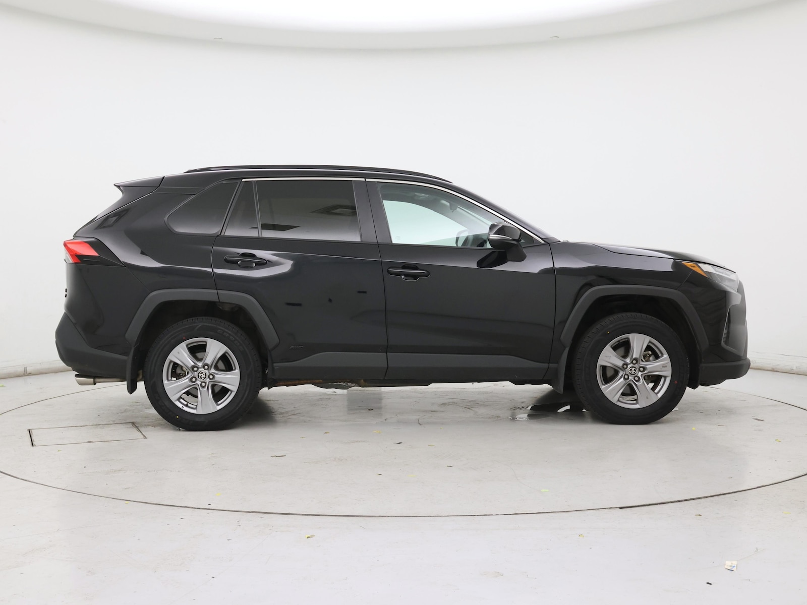 2023 Toyota RAV4 XLE - Photo 8