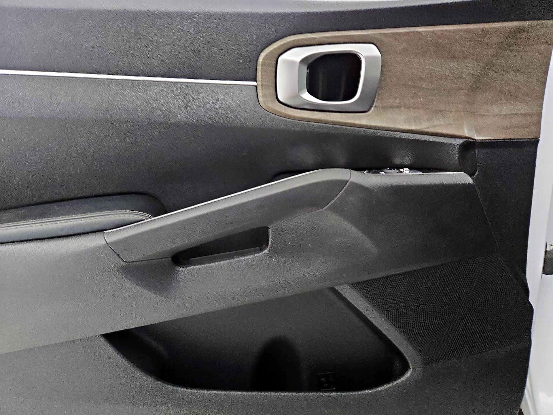 Thumbnail: 2021 Kia Sorento - 12