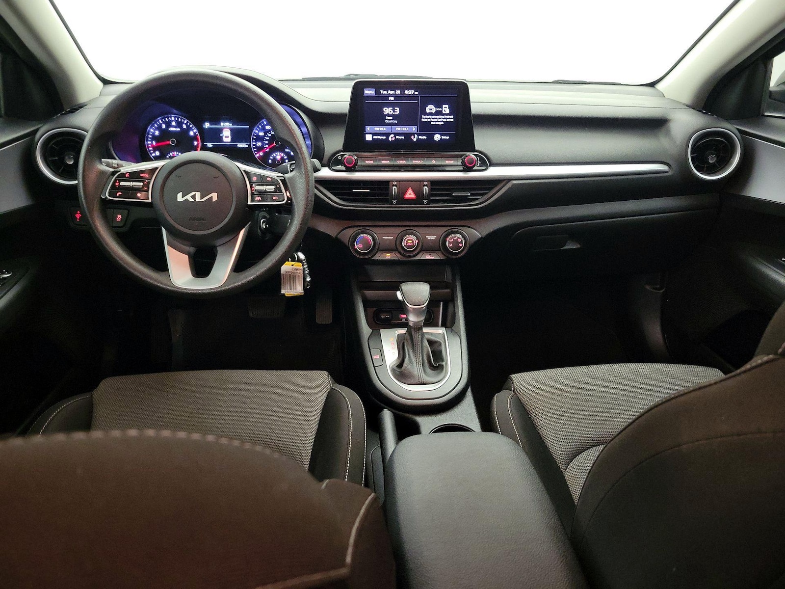 2024 Kia Forte LXS - Photo 10