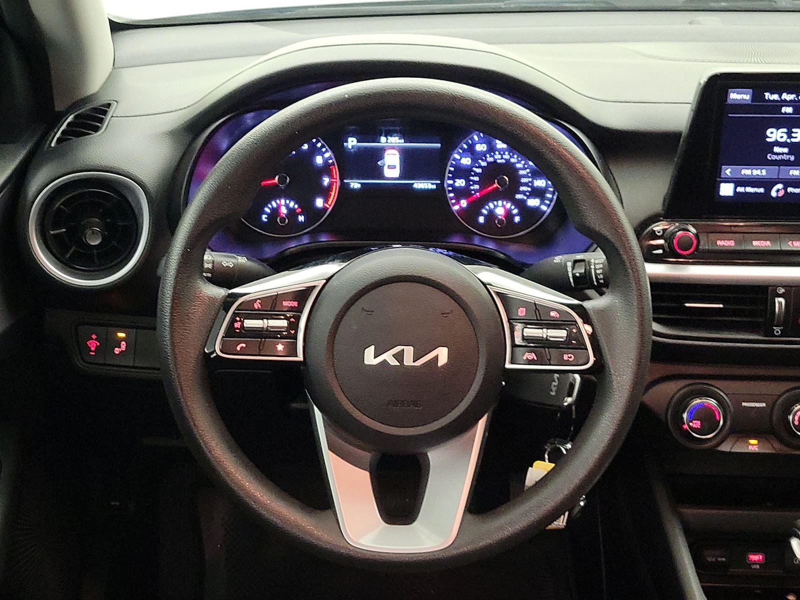 2024 Kia Forte LXS - Photo 11
