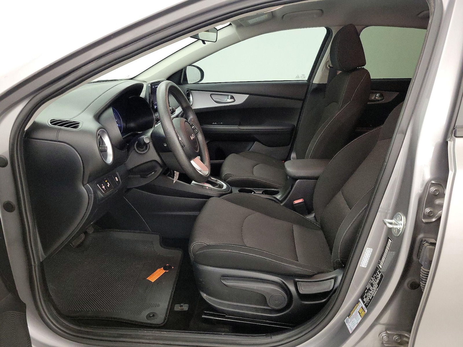 2024 Kia Forte LXS - Photo 12