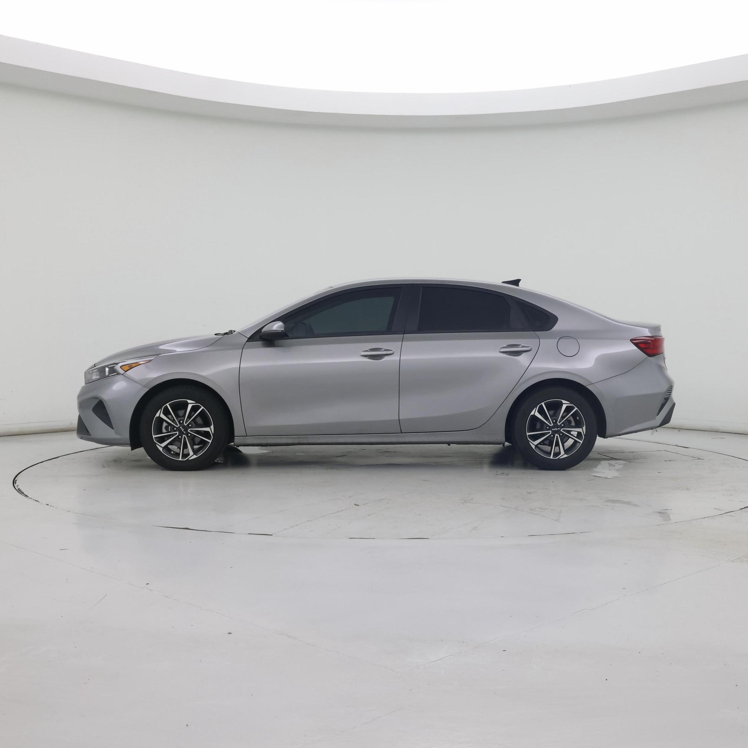 Thumbnail: 2024 Kia Forte - 3
