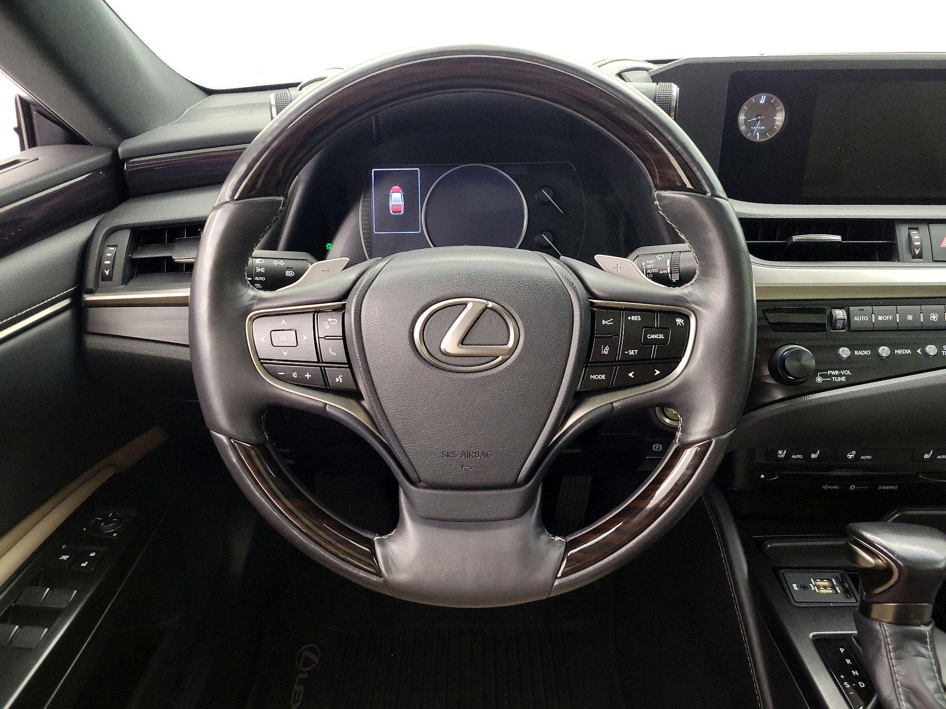 Thumbnail: 2019 Lexus ES - 10