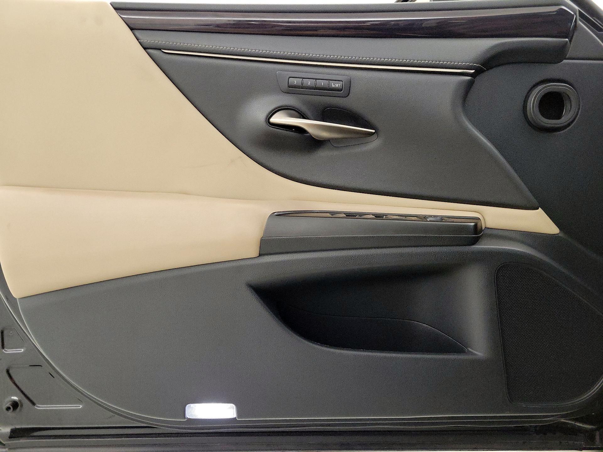Thumbnail: 2019 Lexus ES - 12