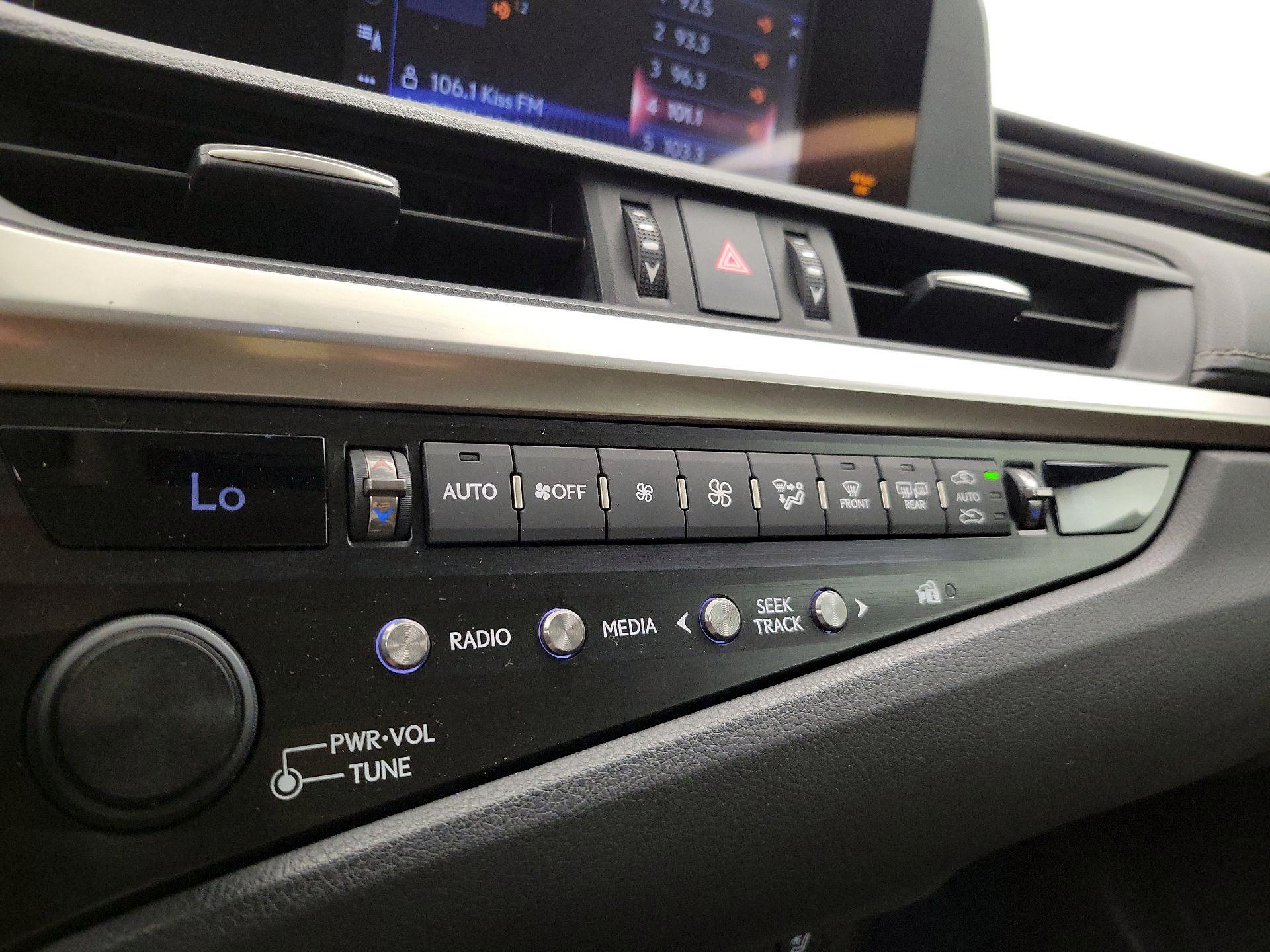 Thumbnail: 2019 Lexus ES - 16