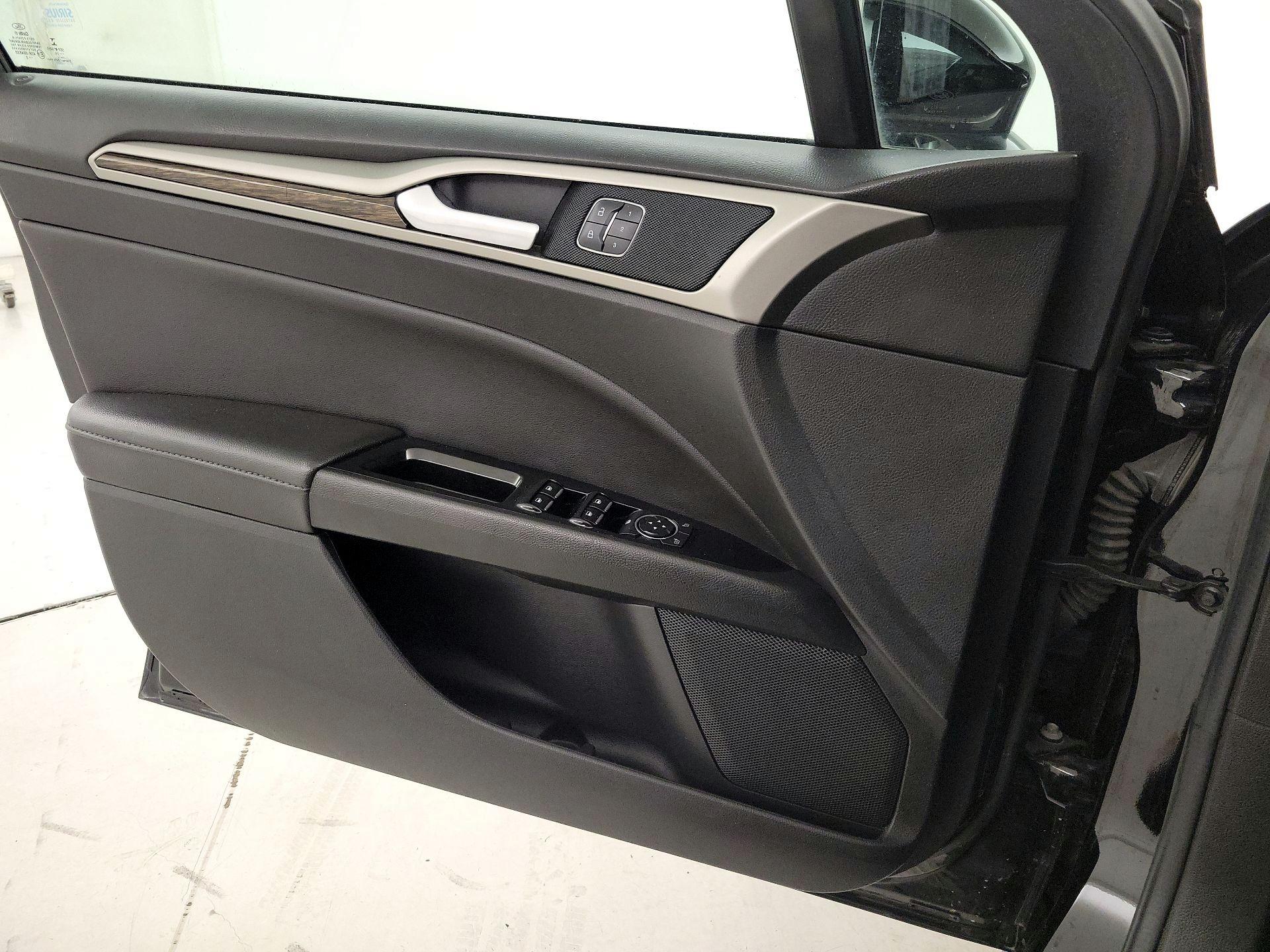 Thumbnail: 2016 Ford Fusion - 12