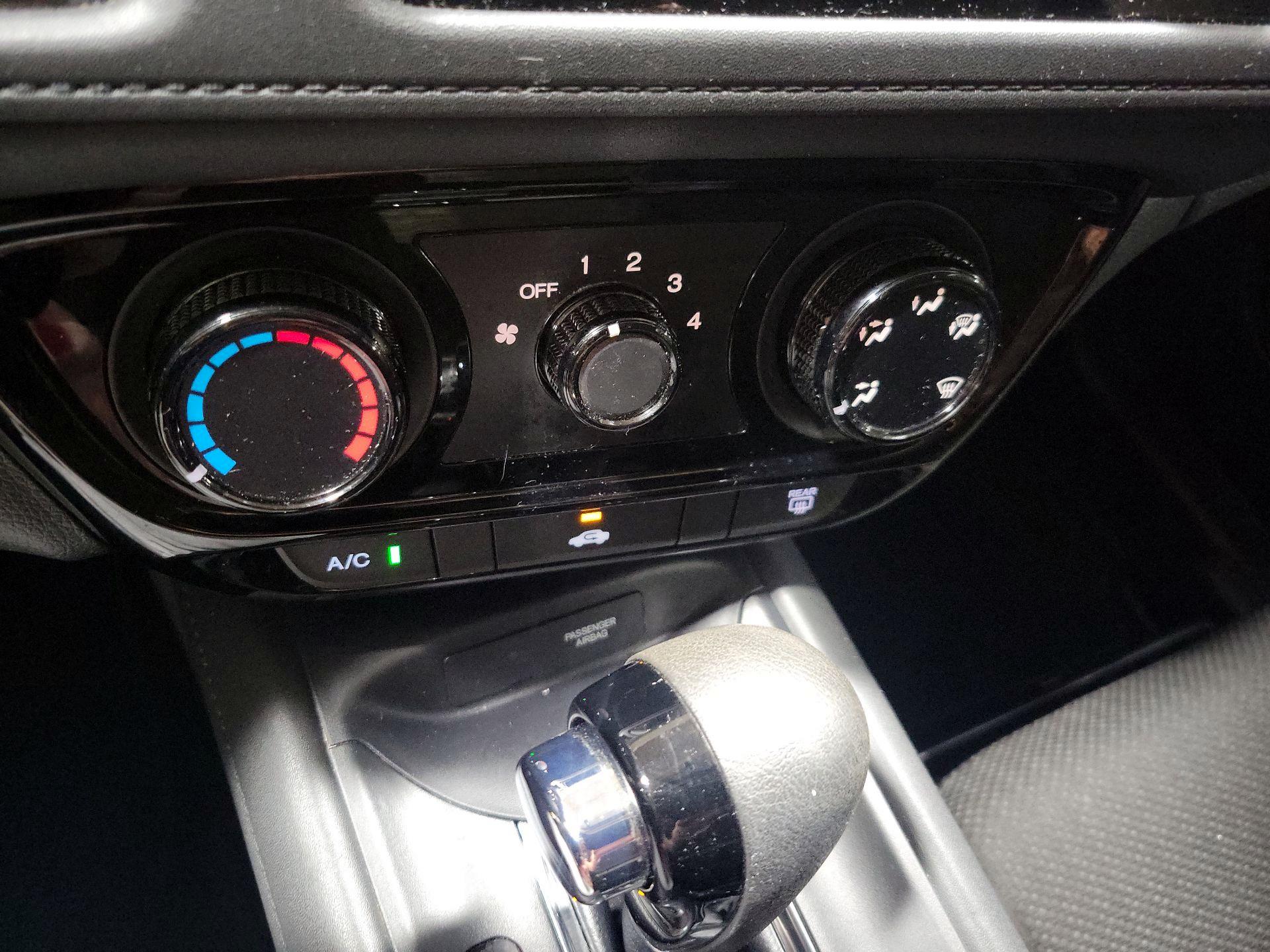 Thumbnail: 2016 Honda HR-V - 16