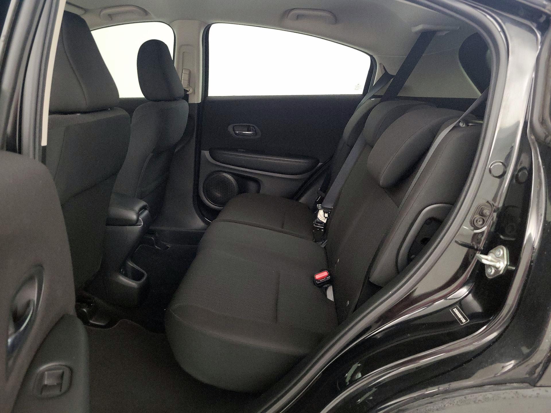 Thumbnail: 2016 Honda HR-V - 18