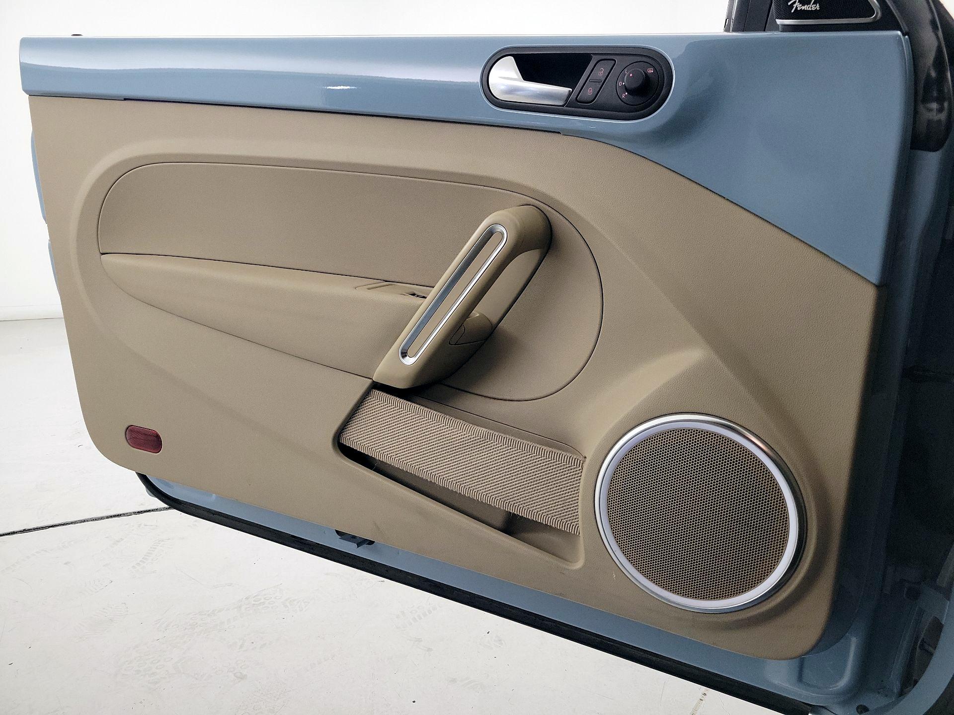 Thumbnail: 2014 Volkswagen Beetle - 12
