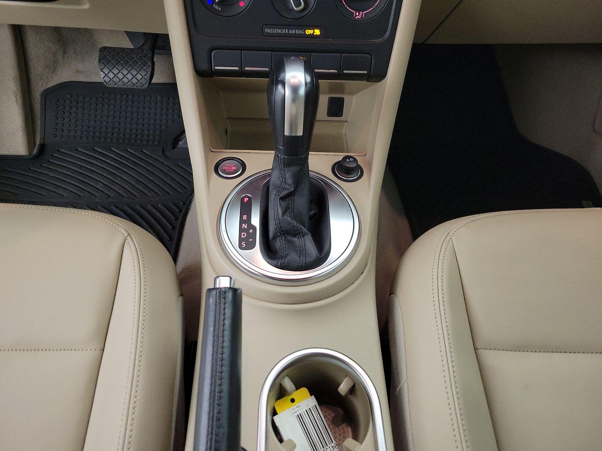 Thumbnail: 2014 Volkswagen Beetle - 17