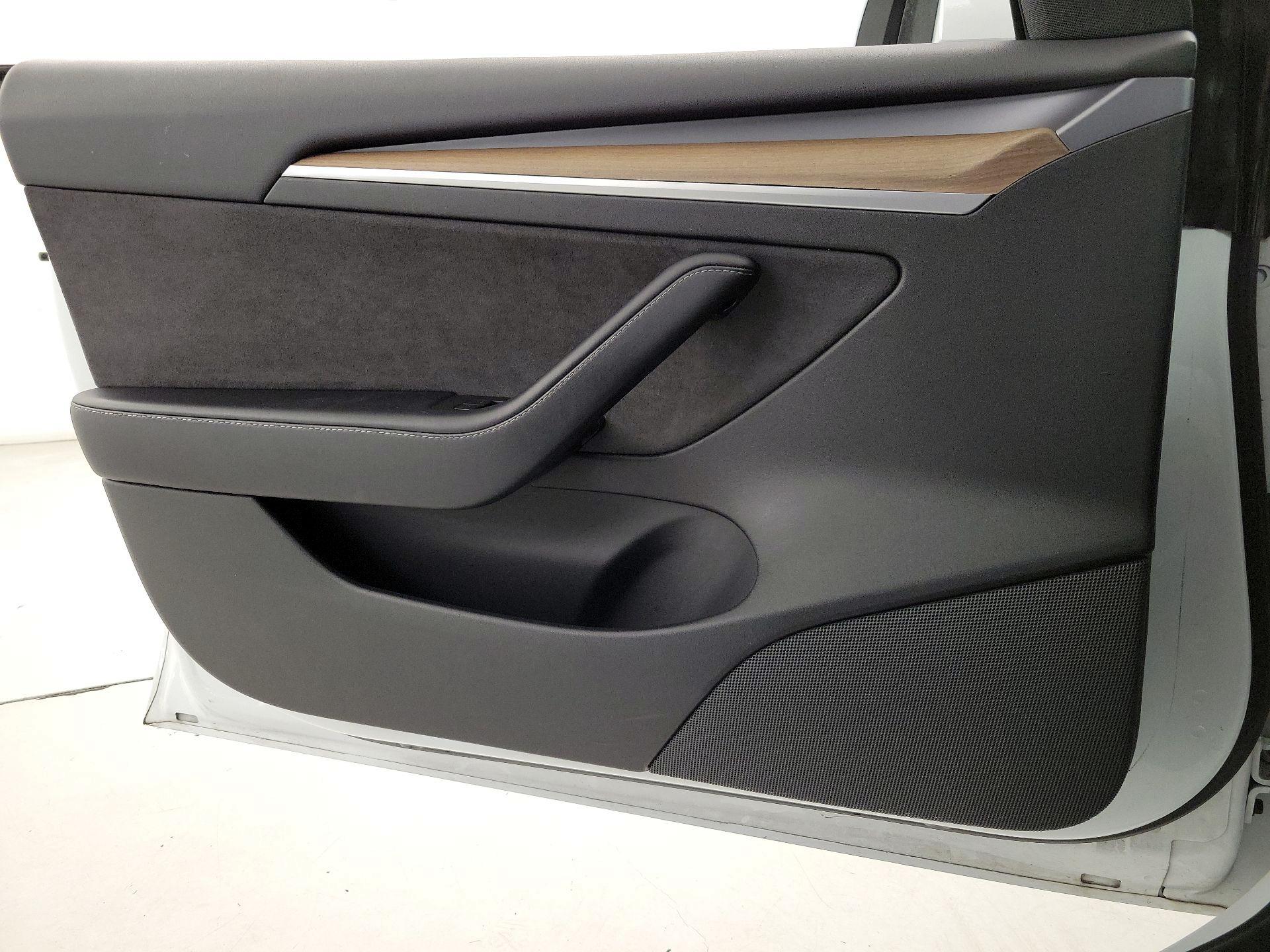 Thumbnail: 2021 Tesla Model 3 - 12