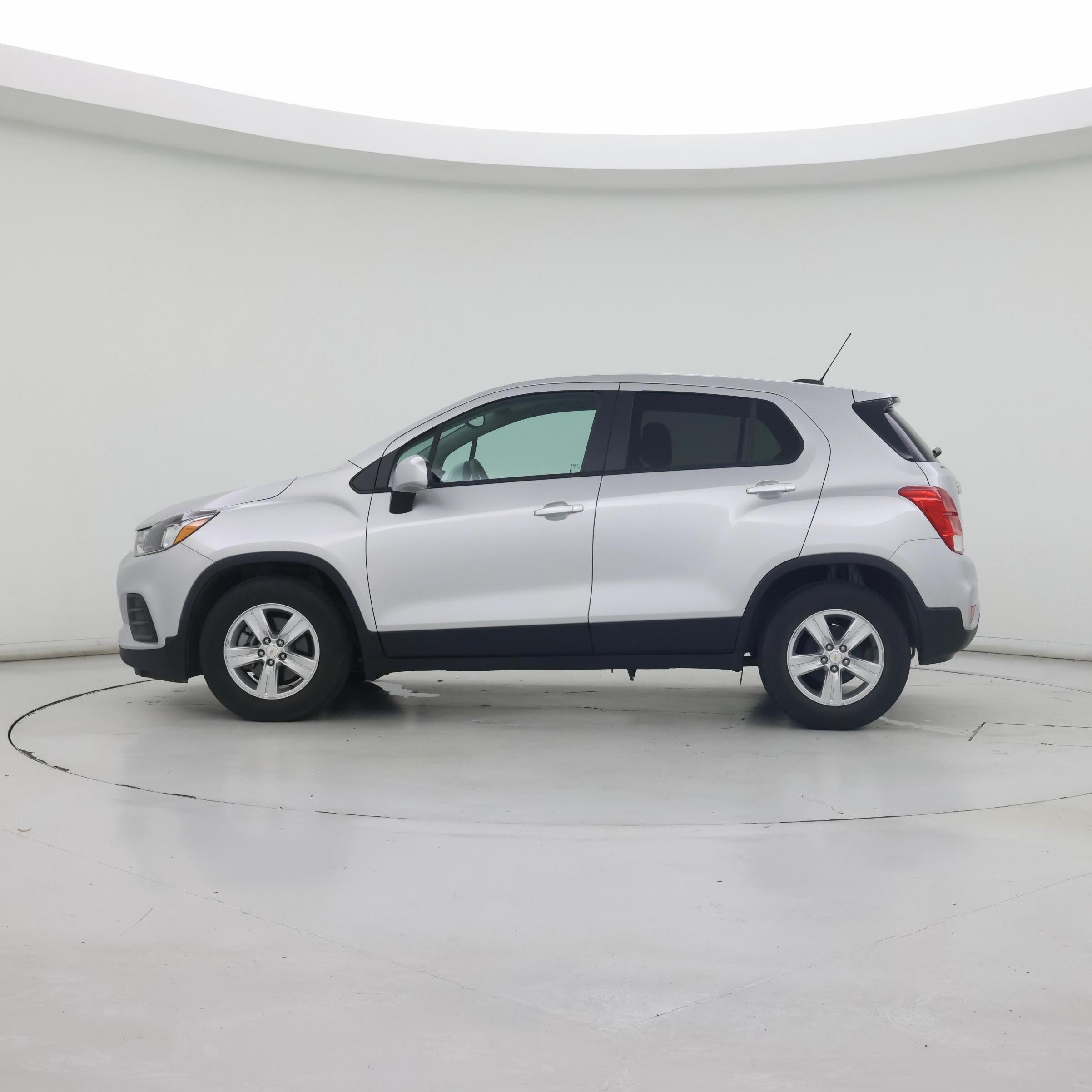 Thumbnail: 2022 Chevrolet Trax - 3
