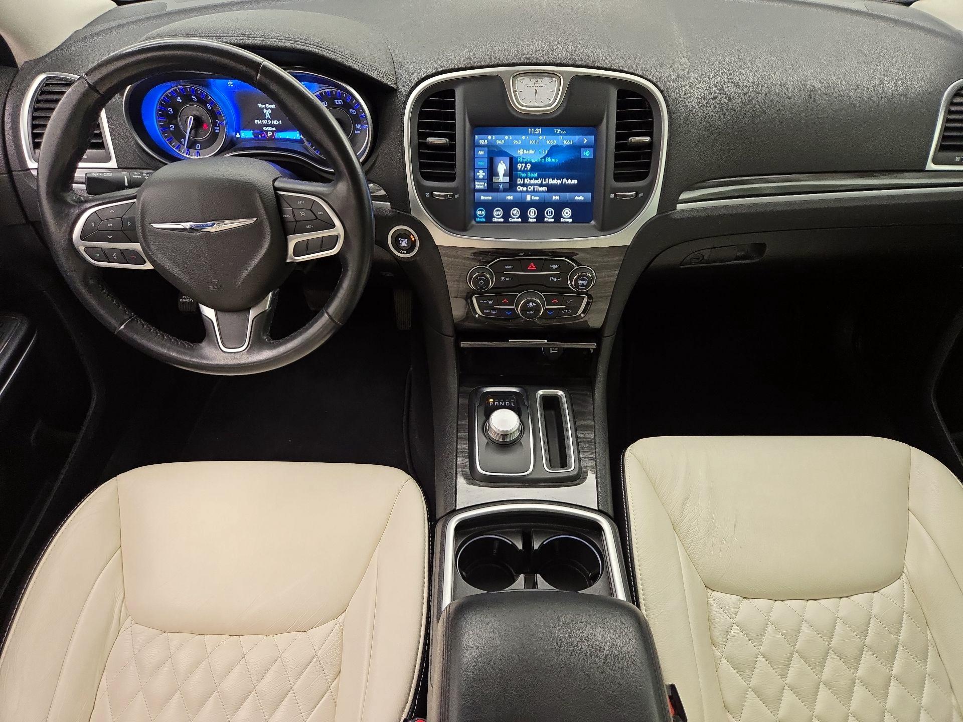 Thumbnail: 2022 Chrysler 300 - 9