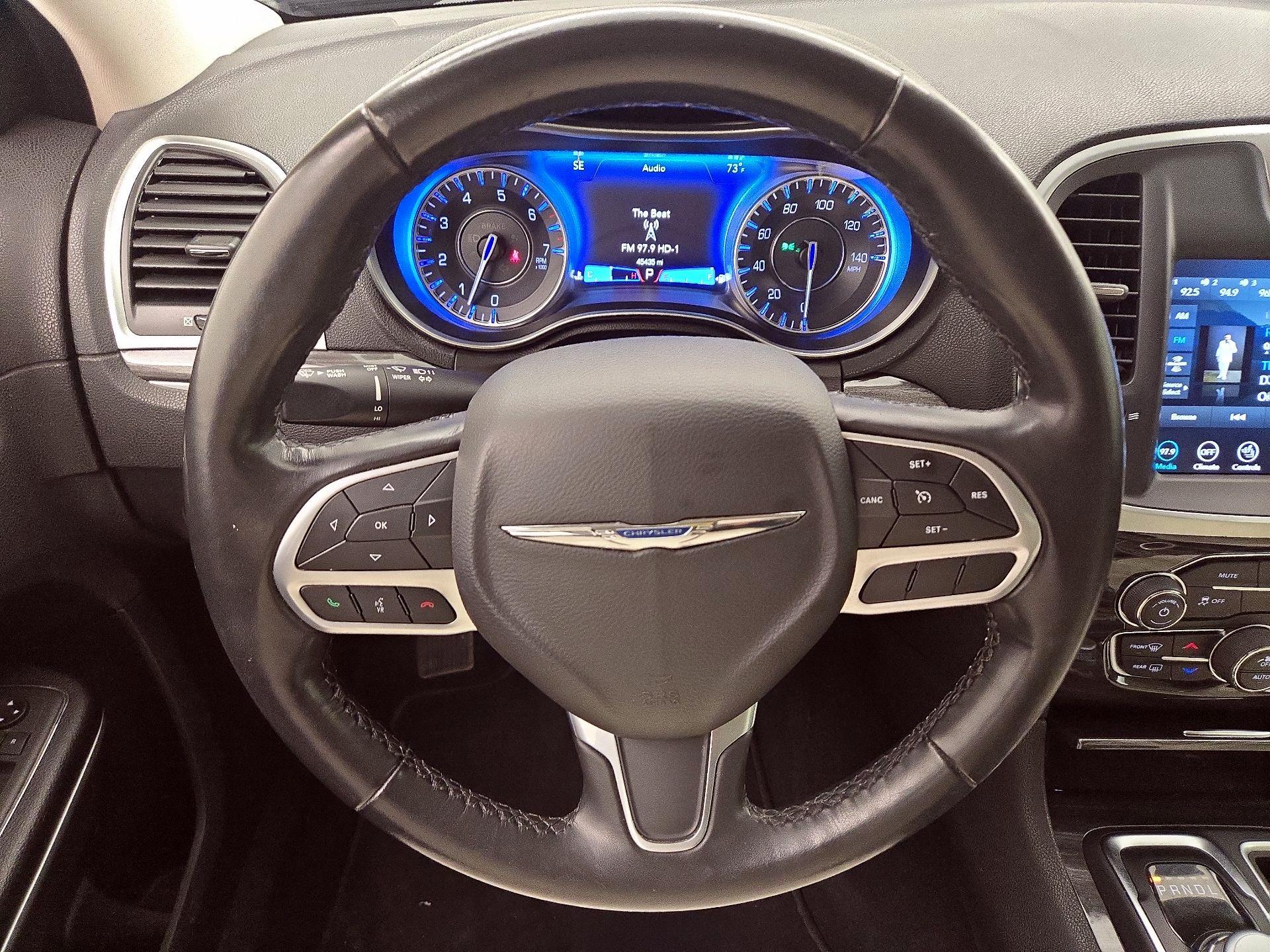 Thumbnail: 2022 Chrysler 300 - 10