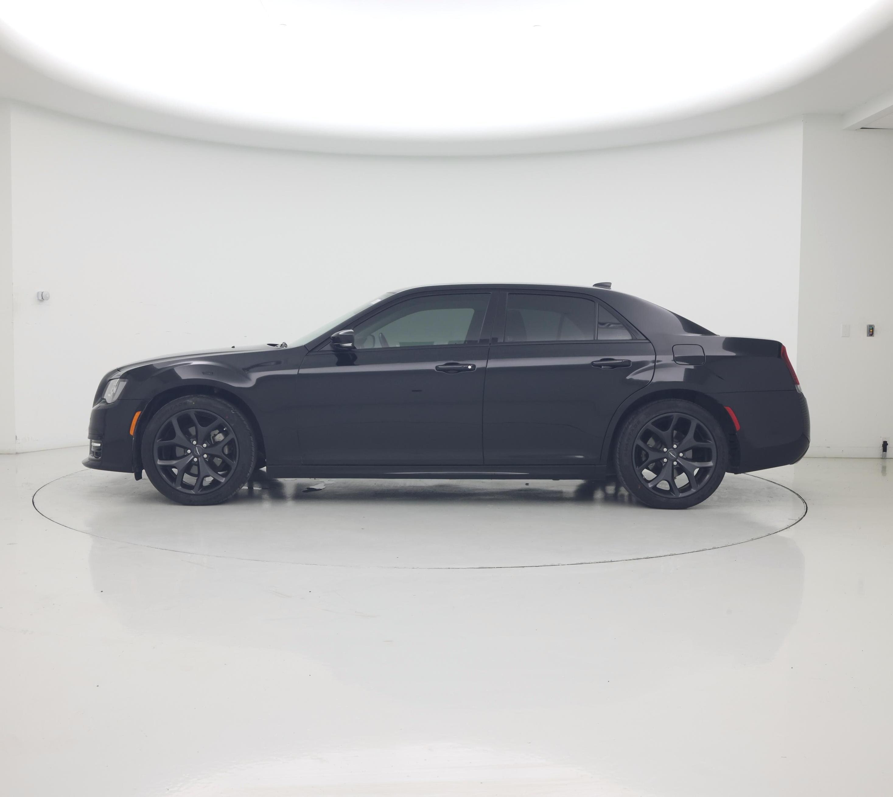 Thumbnail: 2022 Chrysler 300 - 3