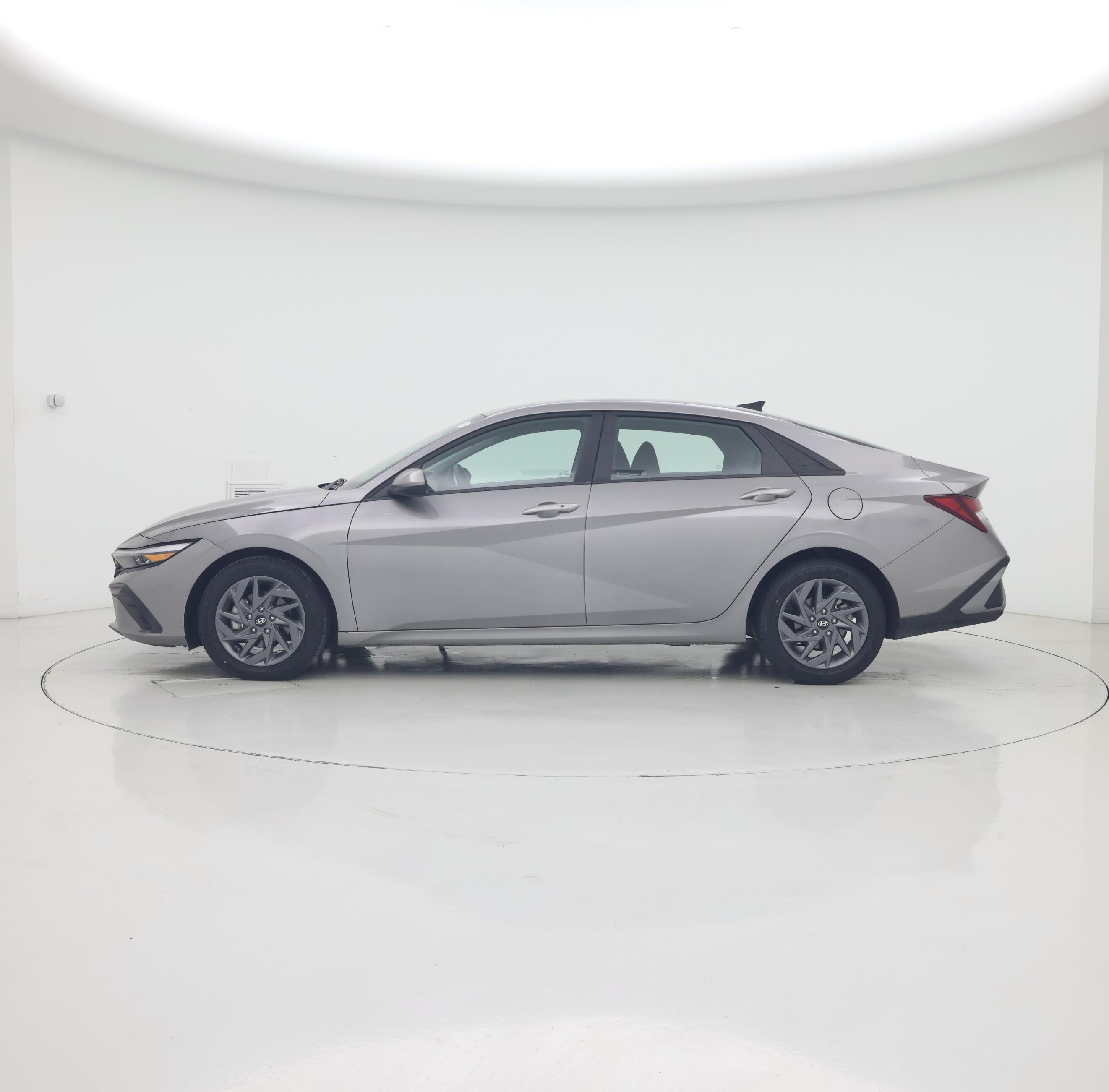 Thumbnail: 2024 Hyundai Elantra - 3