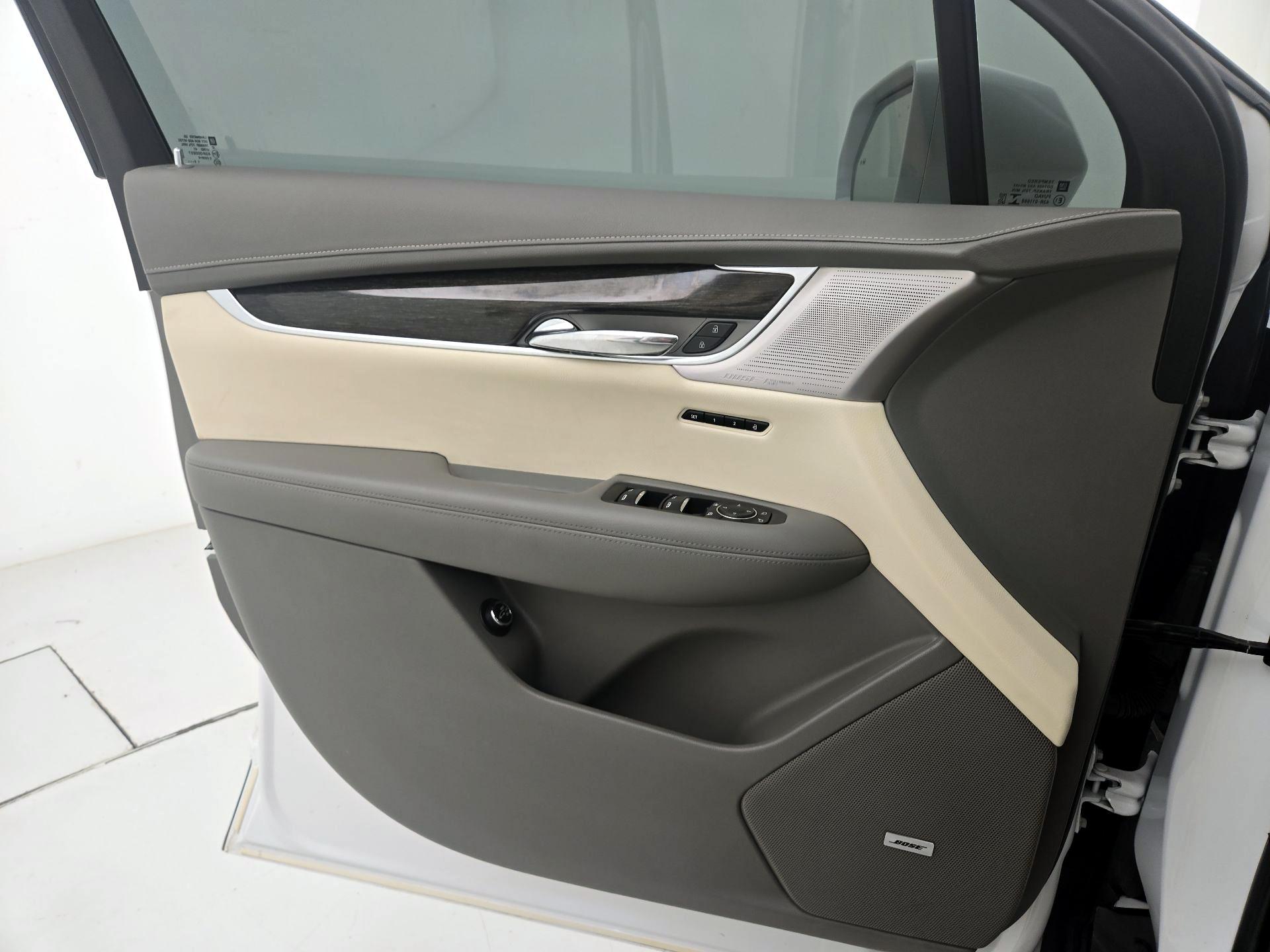 Thumbnail: 2020 Cadillac XT6 - 12