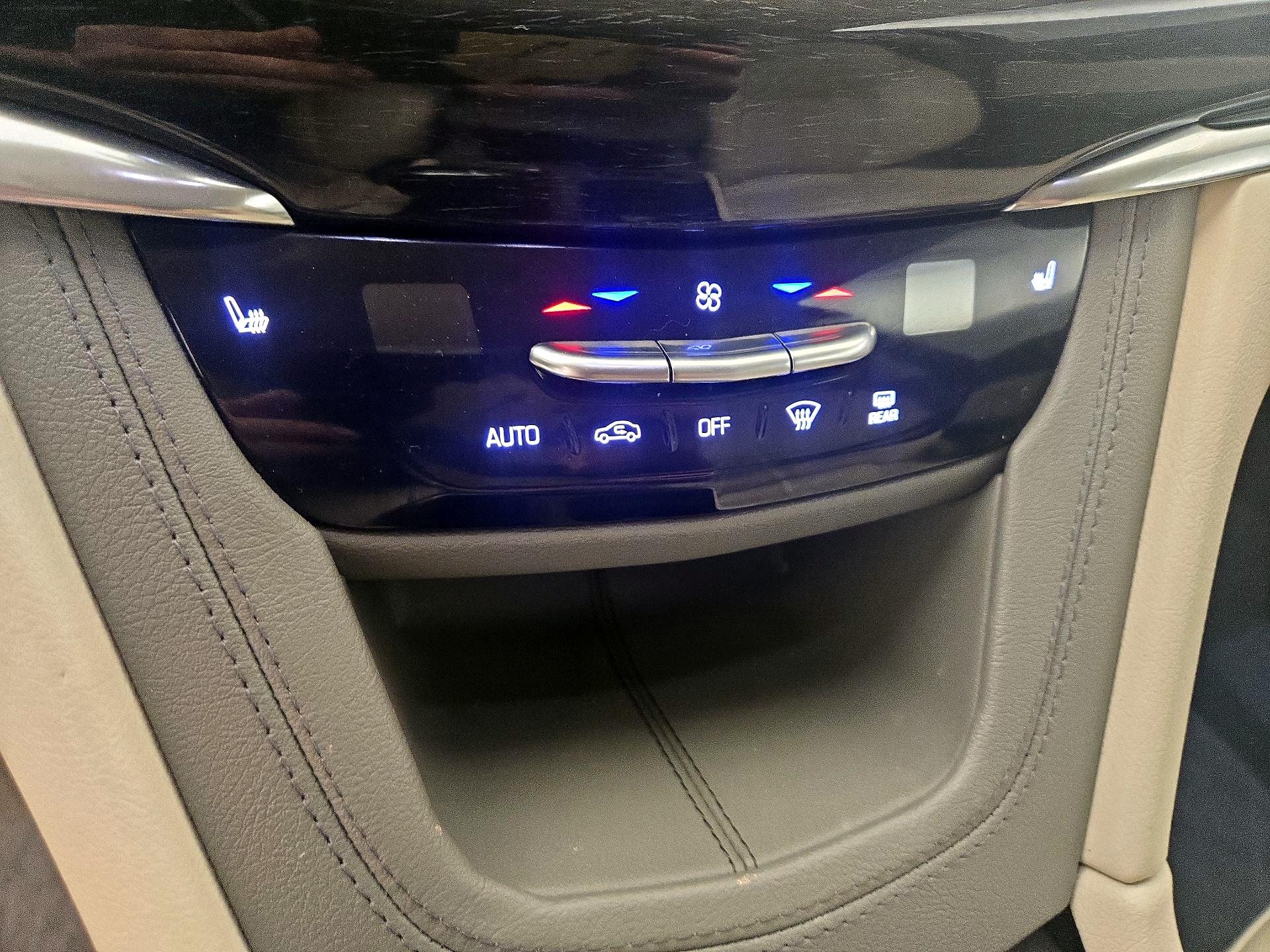 Thumbnail: 2020 Cadillac XT6 - 17