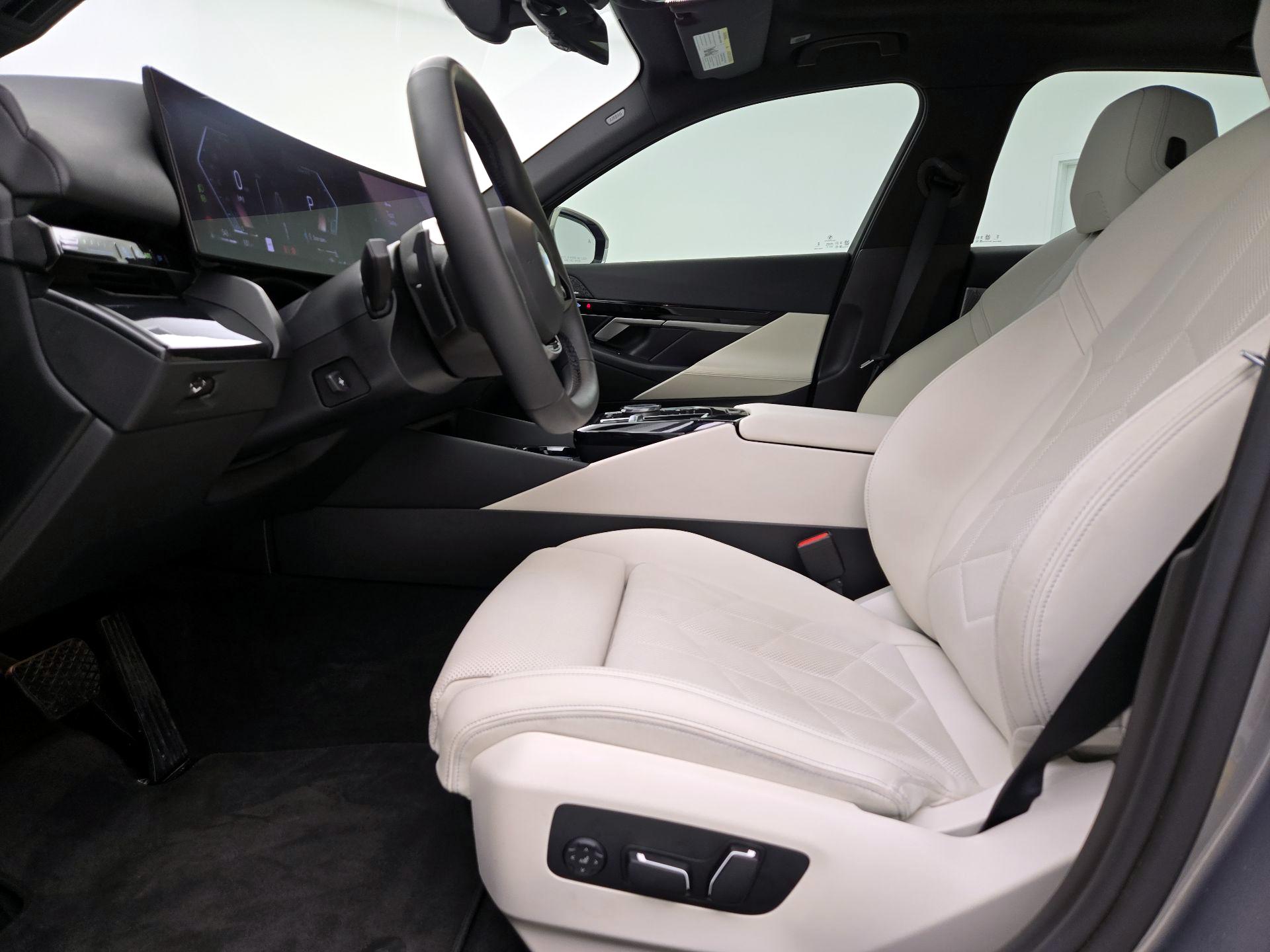 Thumbnail: 2024 BMW 5 Series - 11