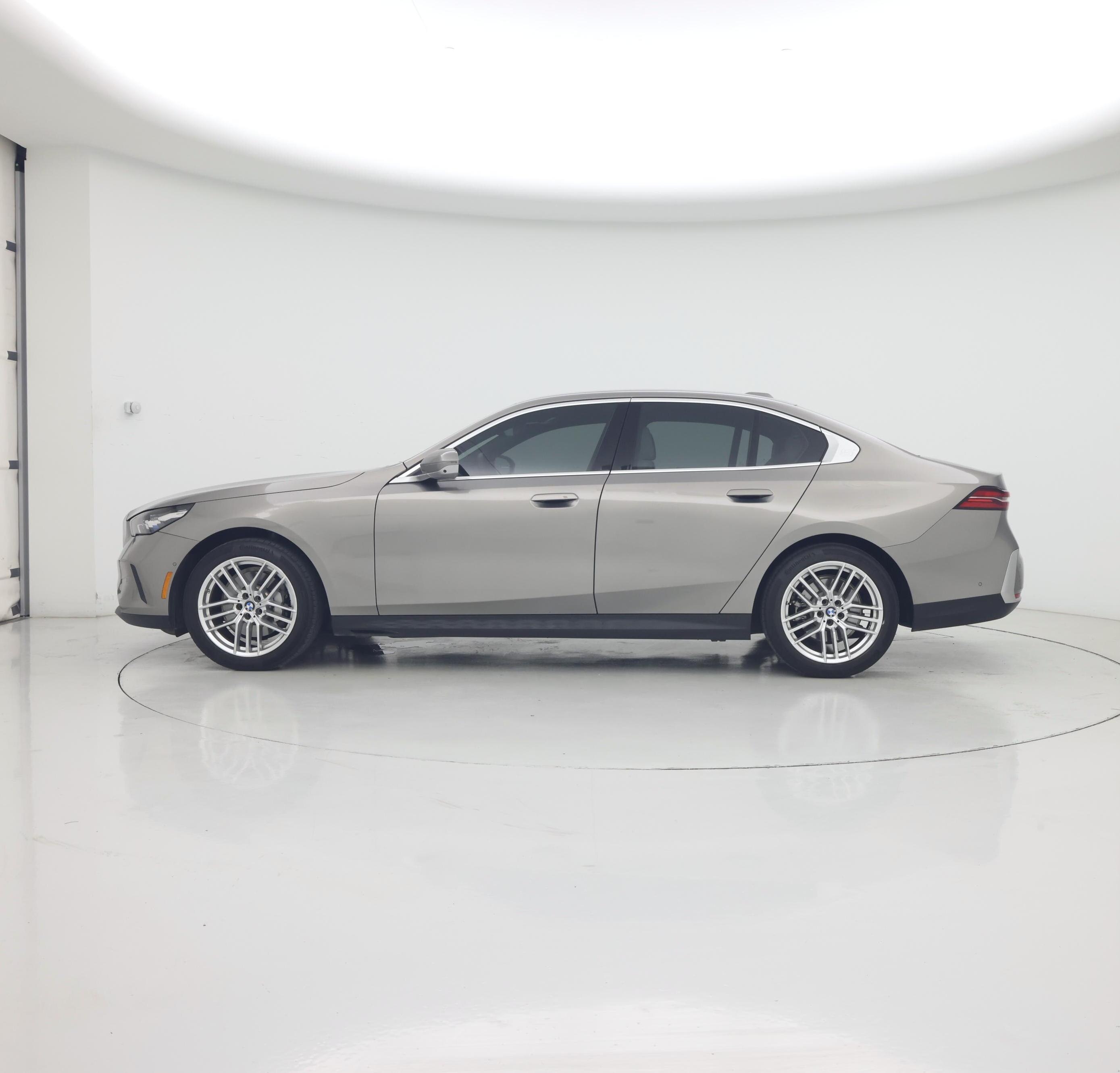 Thumbnail: 2024 BMW 5 Series - 3