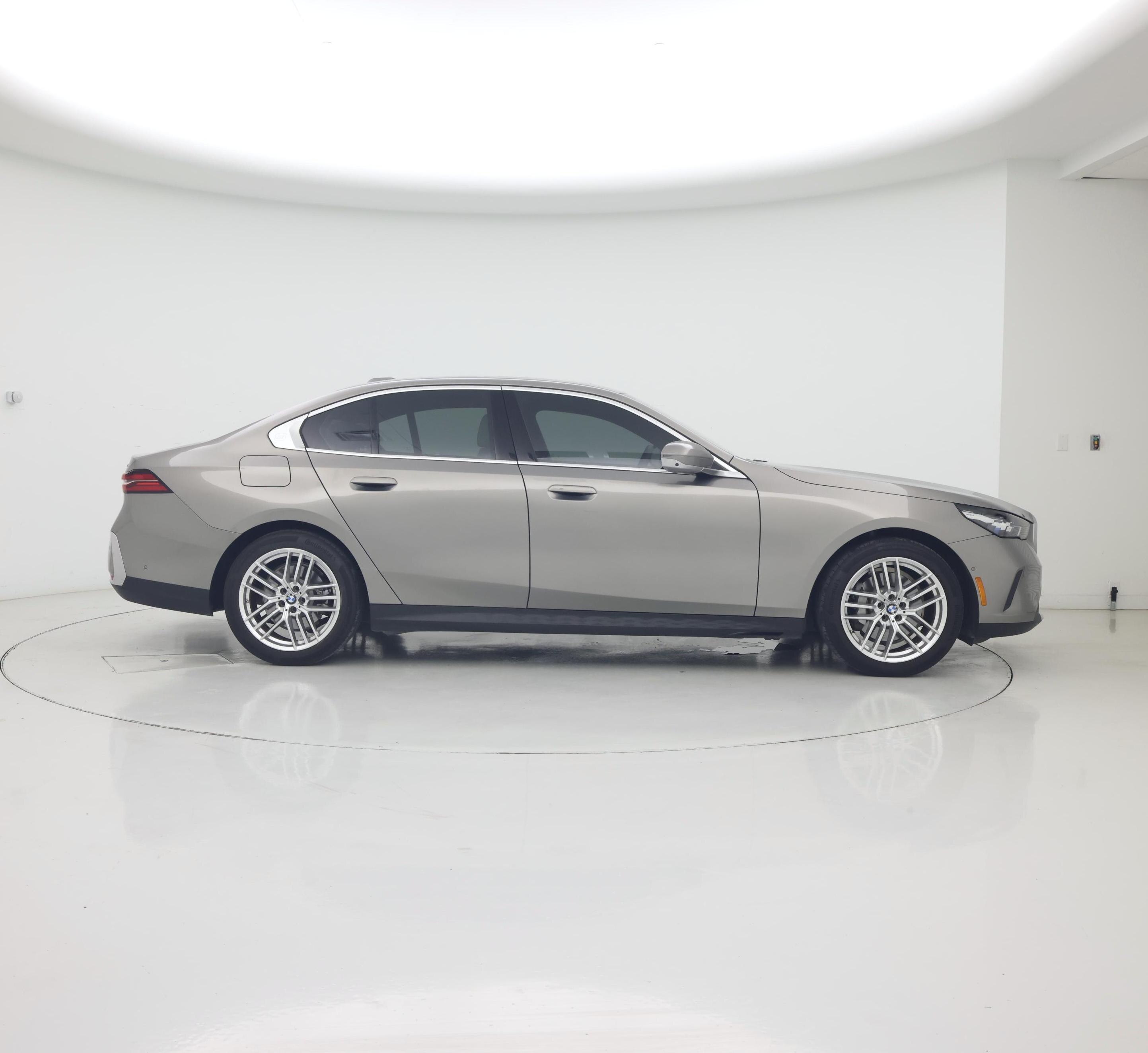 Thumbnail: 2024 BMW 5 Series - 7