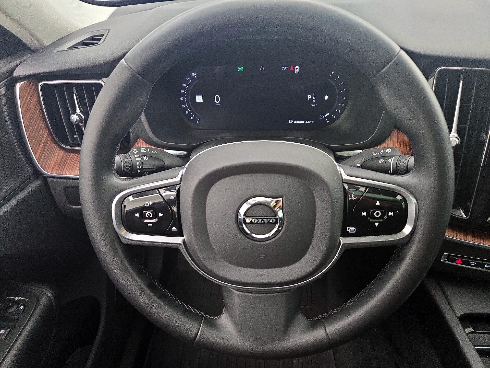 Thumbnail: 2023 Volvo XC60 - 10