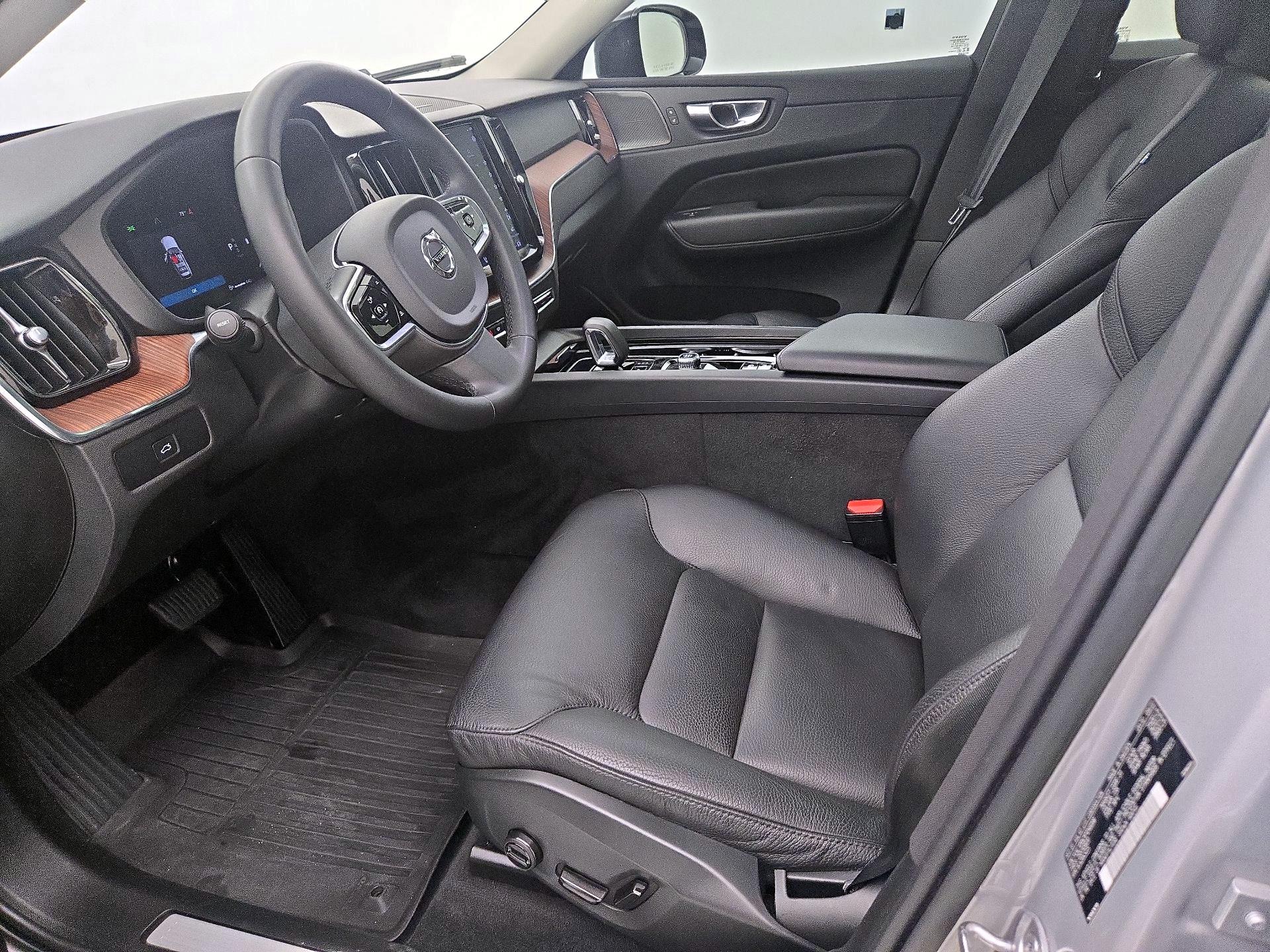 Thumbnail: 2023 Volvo XC60 - 11
