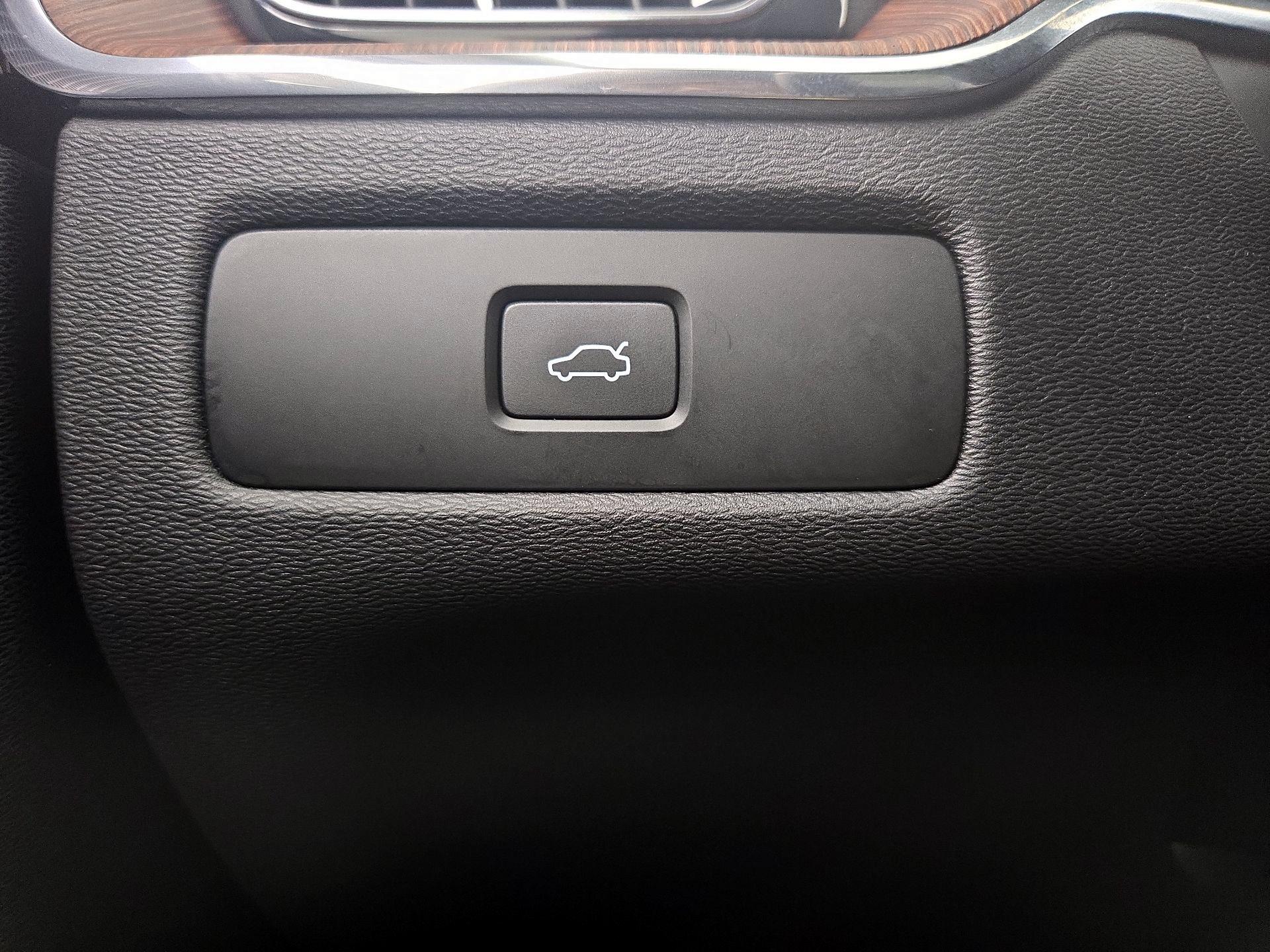 Thumbnail: 2023 Volvo XC60 - 13