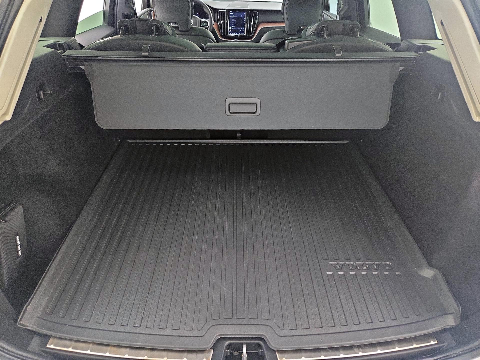 Thumbnail: 2023 Volvo XC60 - 20