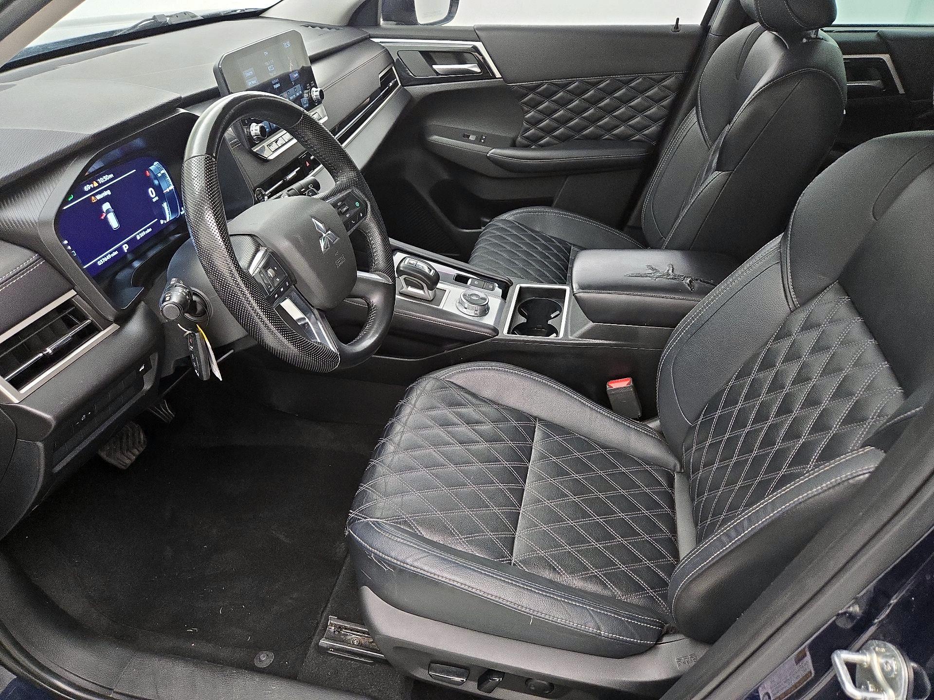 Thumbnail: 2023 Mitsubishi Outlander - 11