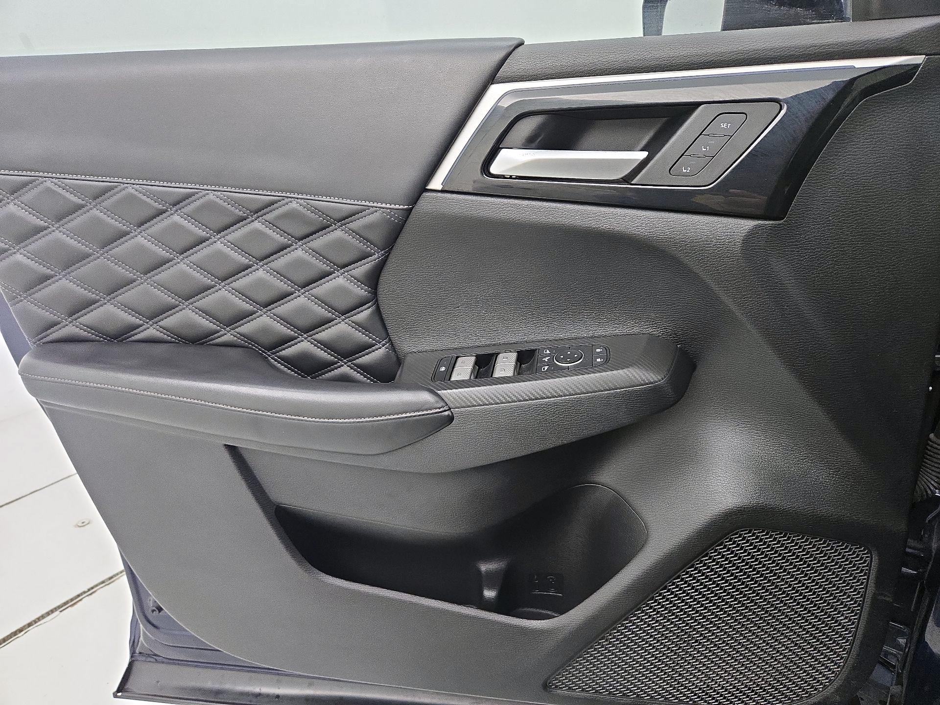 Thumbnail: 2023 Mitsubishi Outlander - 12