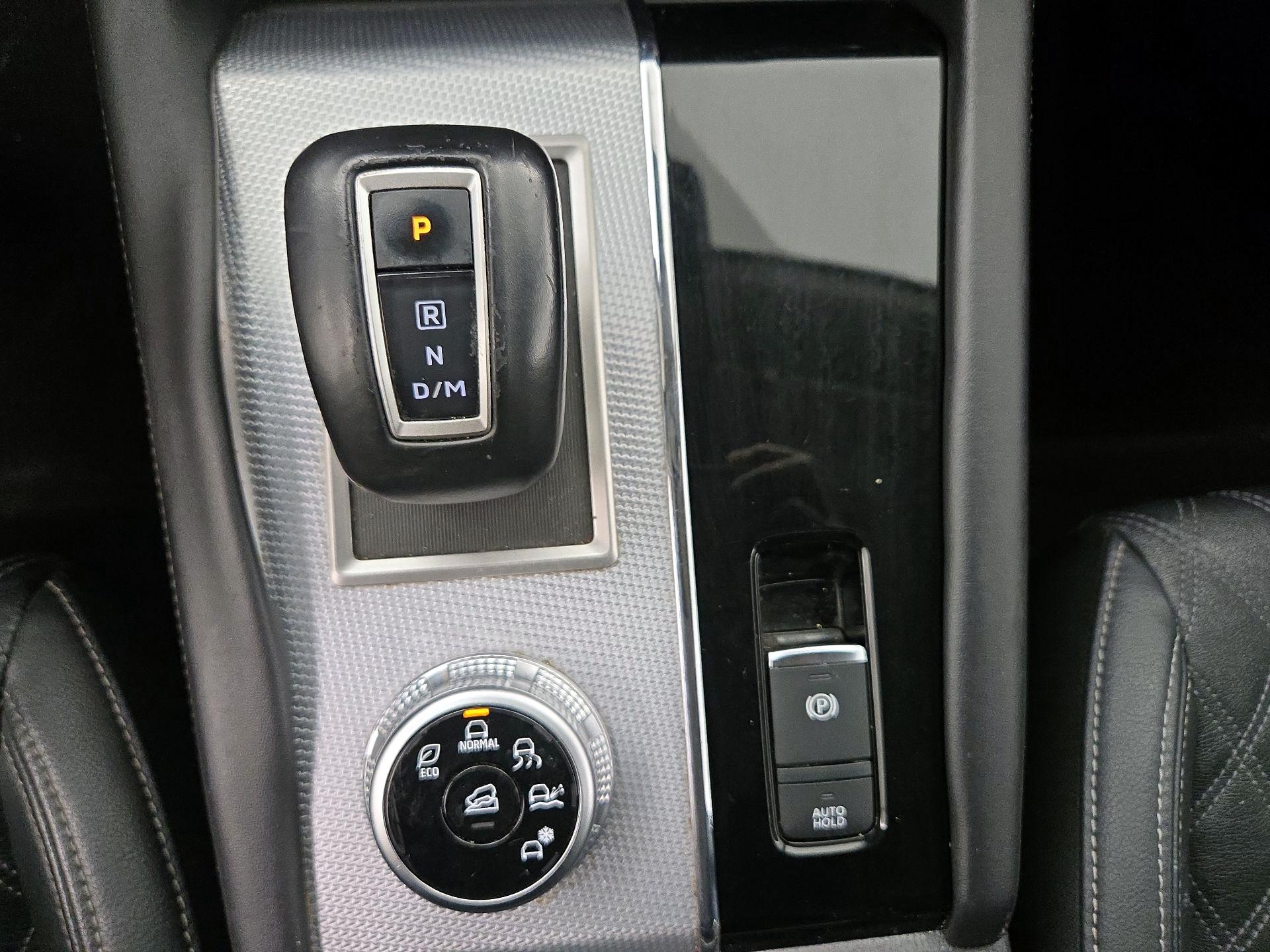 Thumbnail: 2023 Mitsubishi Outlander - 17