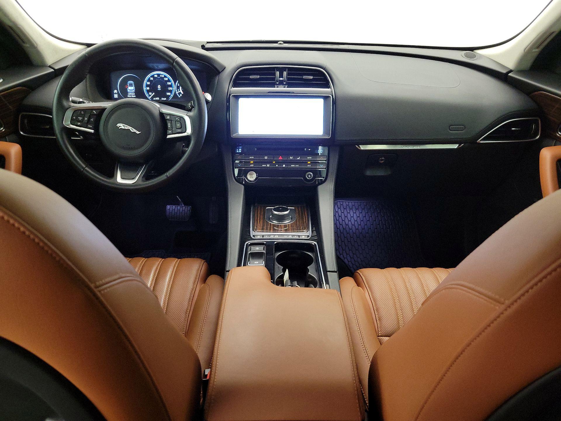 Thumbnail: 2018 Jaguar F-Pace - 9