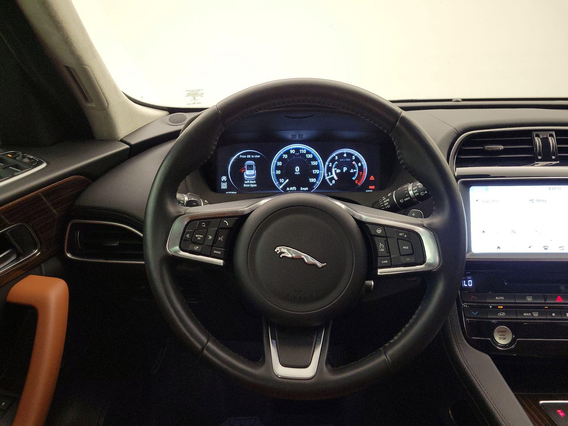 Thumbnail: 2018 Jaguar F-Pace - 10