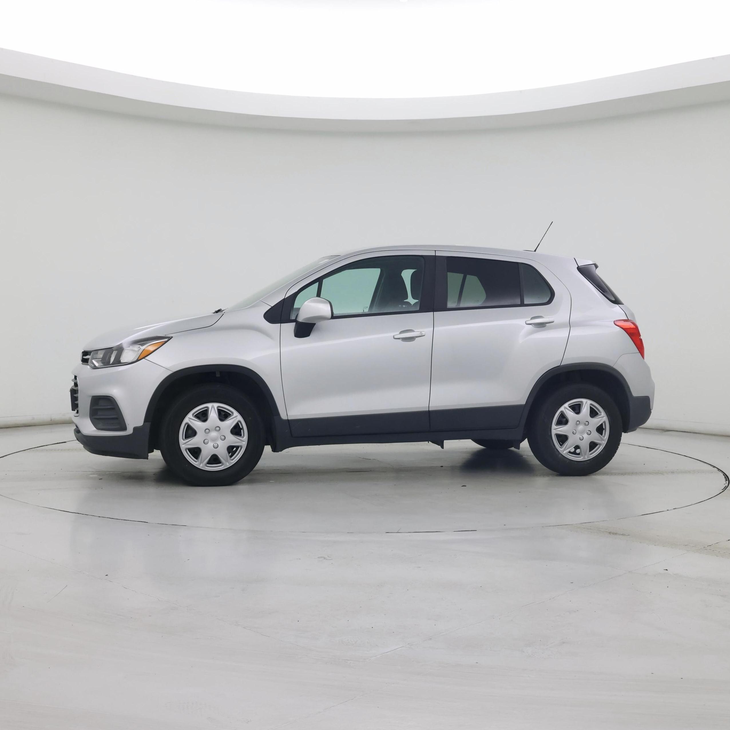 Thumbnail: 2018 Chevrolet Trax - 3