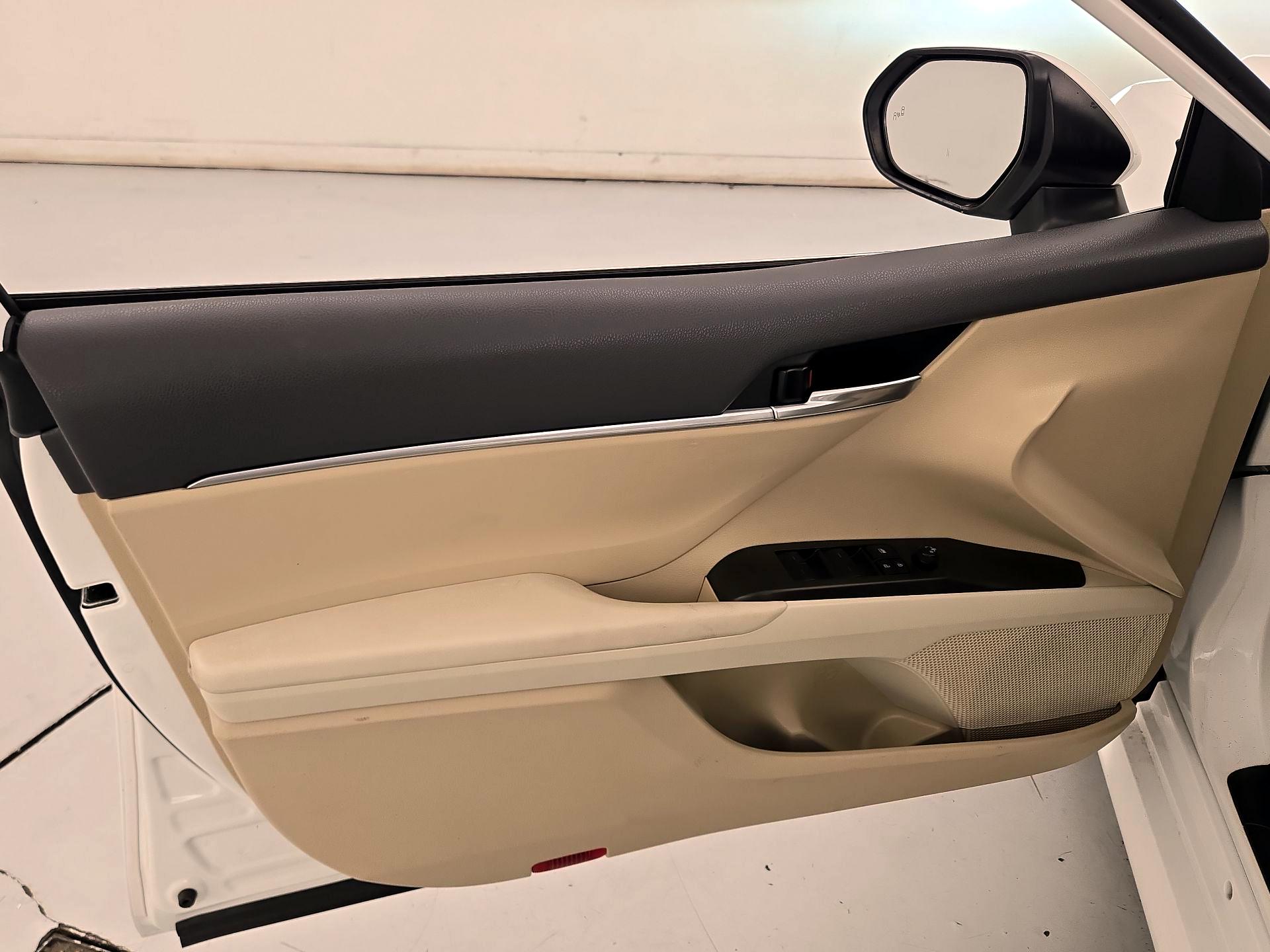 Thumbnail: 2022 Toyota Camry - 12