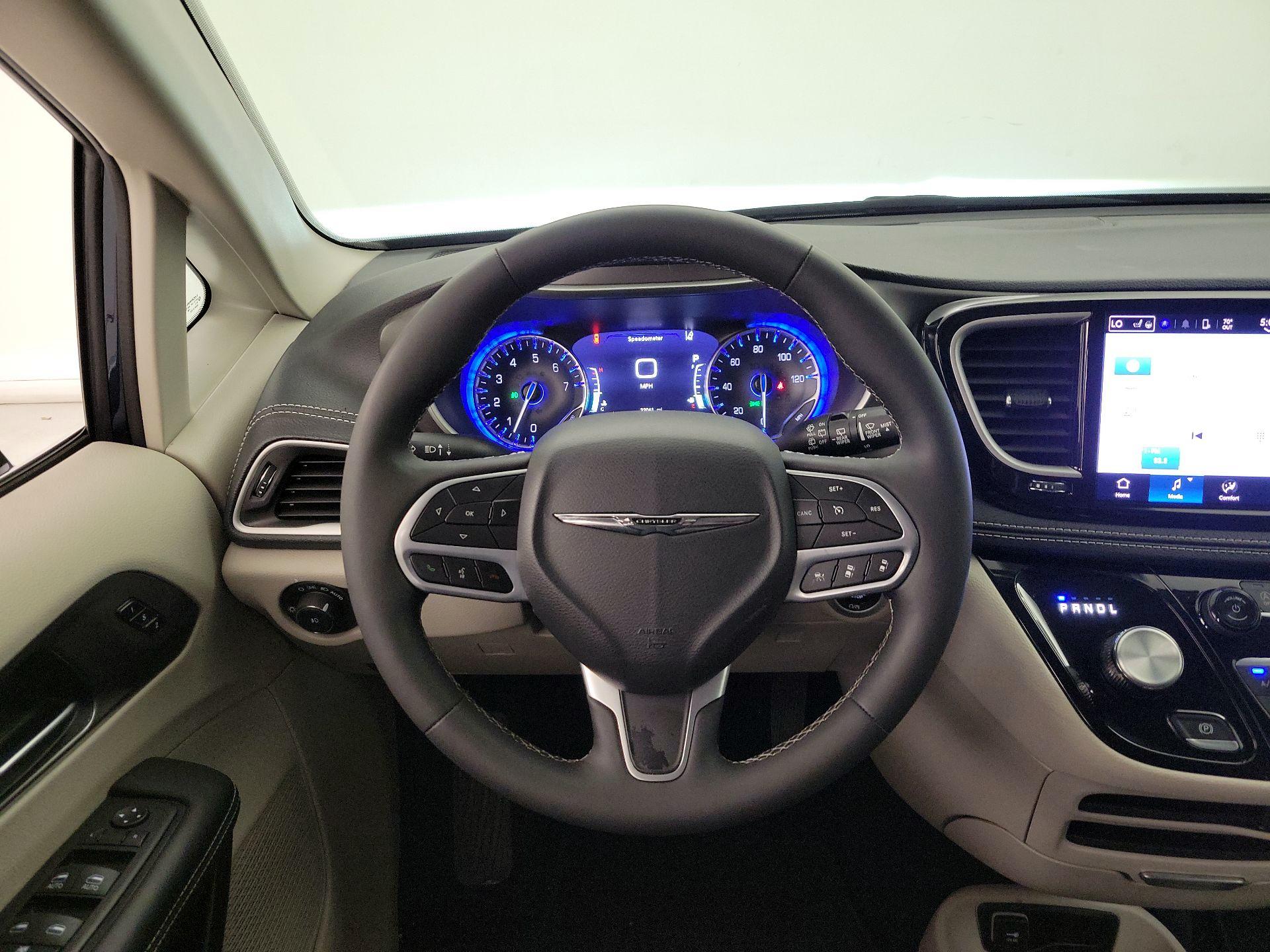 Thumbnail: 2024 Chrysler Pacifica - 10