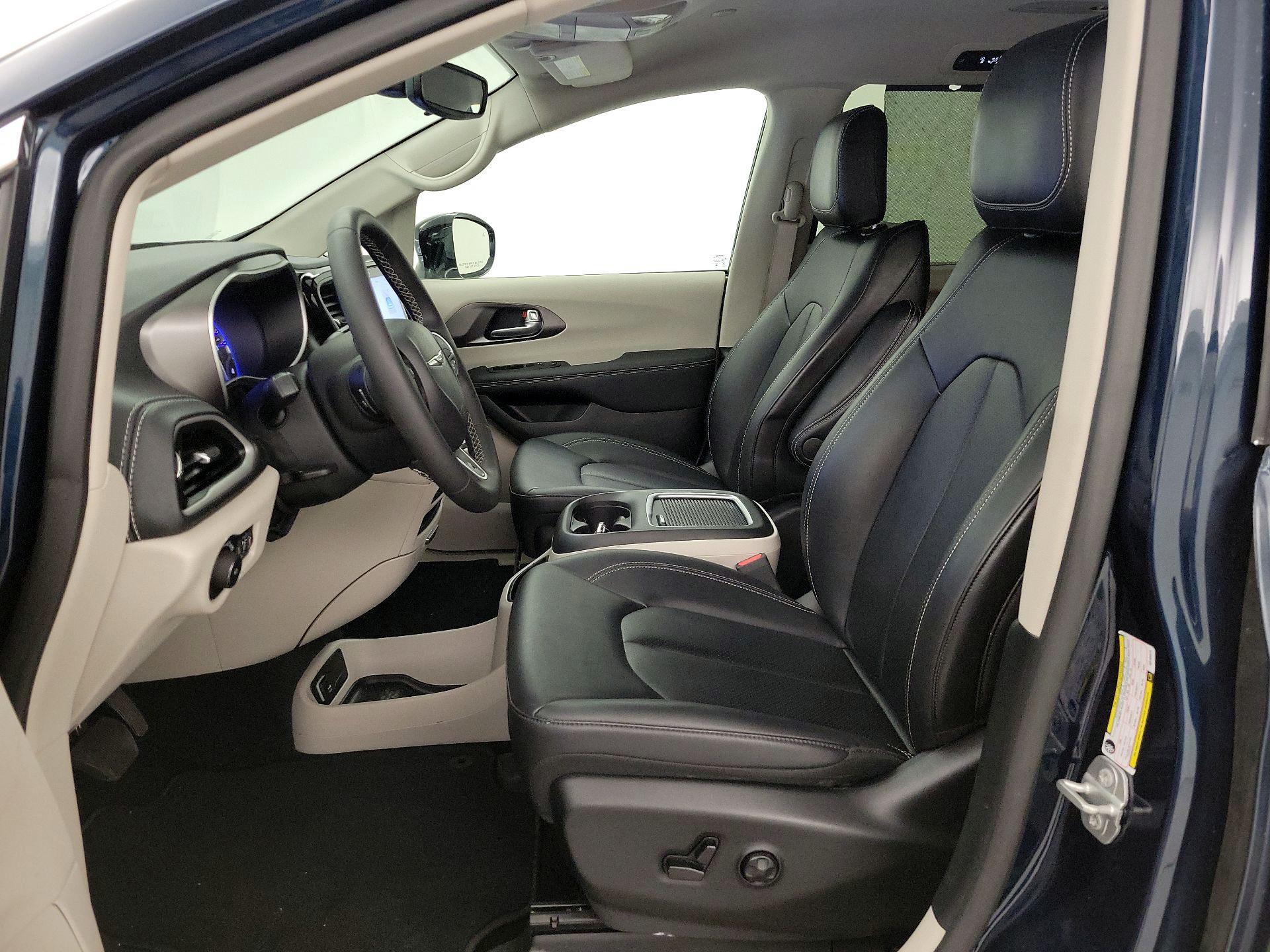 Thumbnail: 2024 Chrysler Pacifica - 11