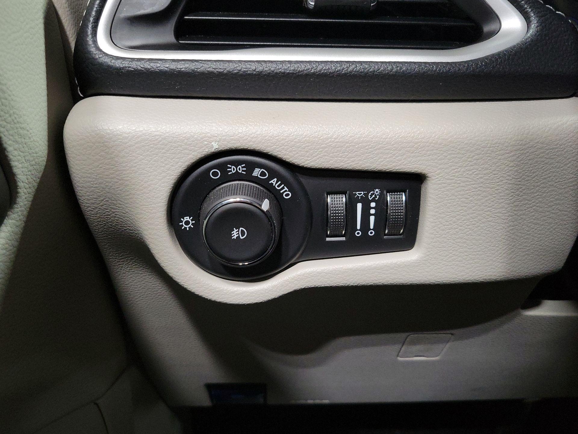 Thumbnail: 2024 Chrysler Pacifica - 13