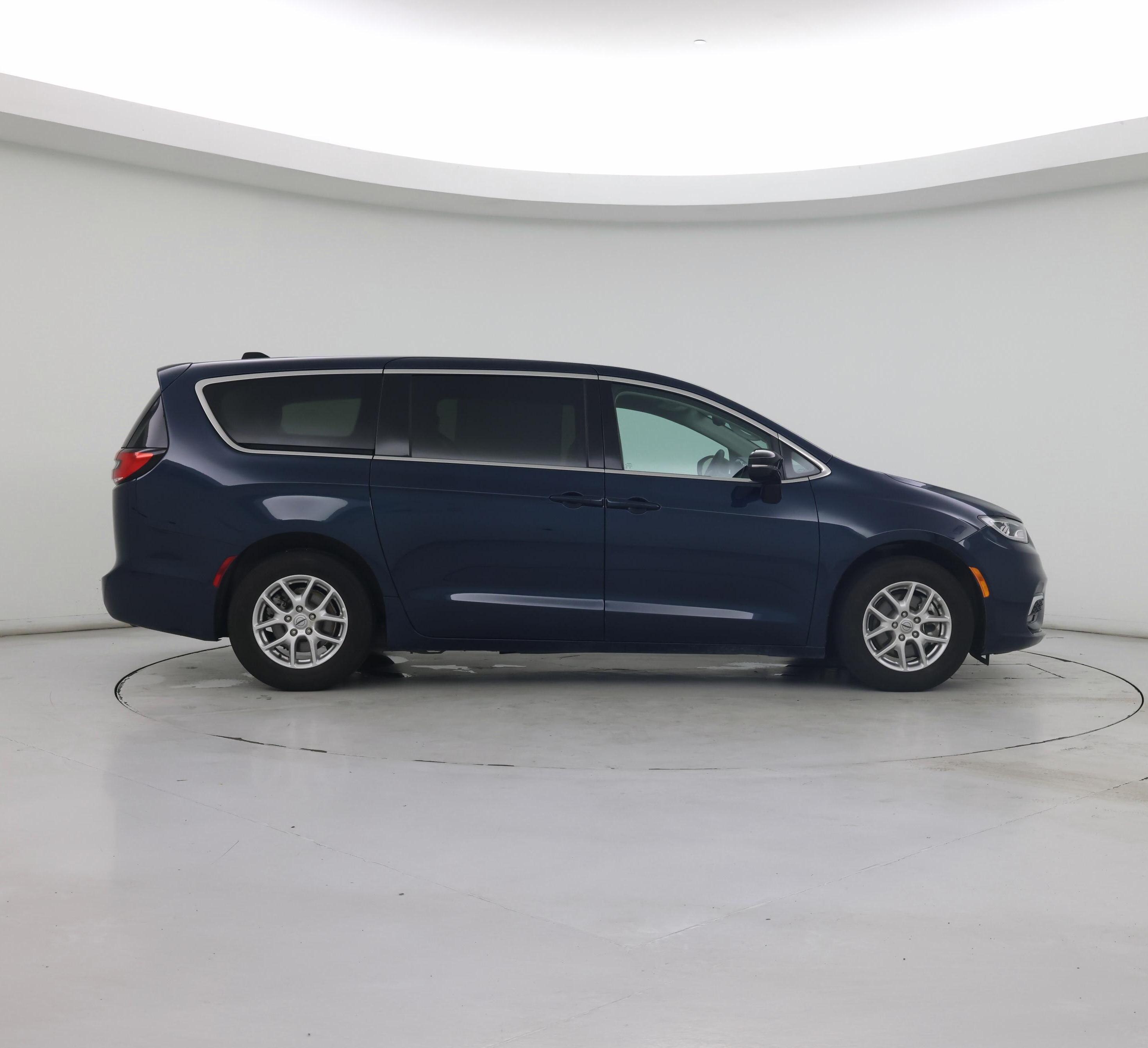 Thumbnail: 2024 Chrysler Pacifica - 7