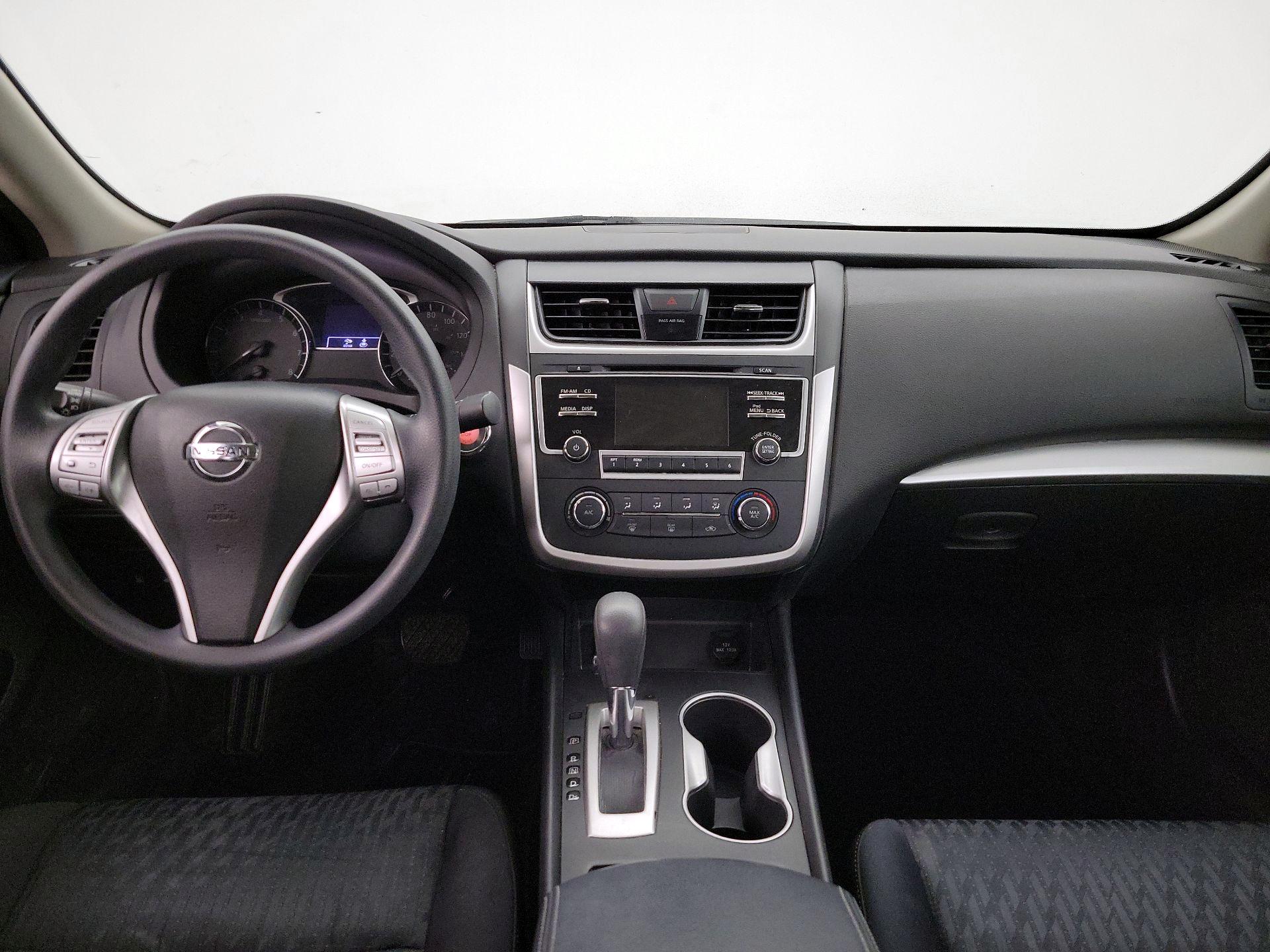 Thumbnail: 2017 Nissan Altima - 9