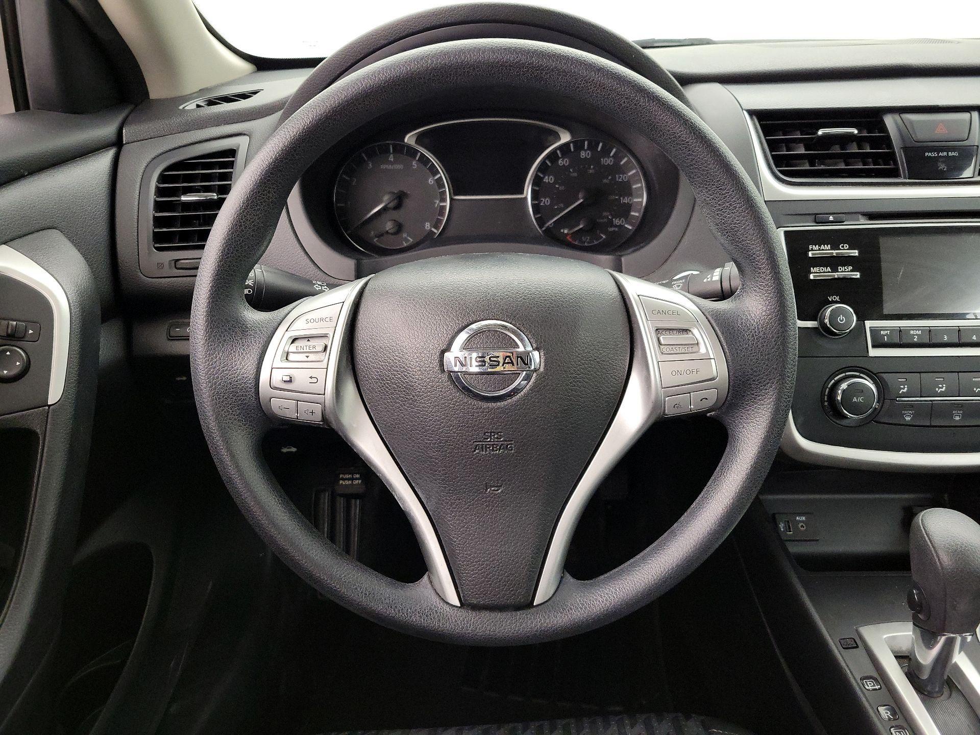 Thumbnail: 2017 Nissan Altima - 10