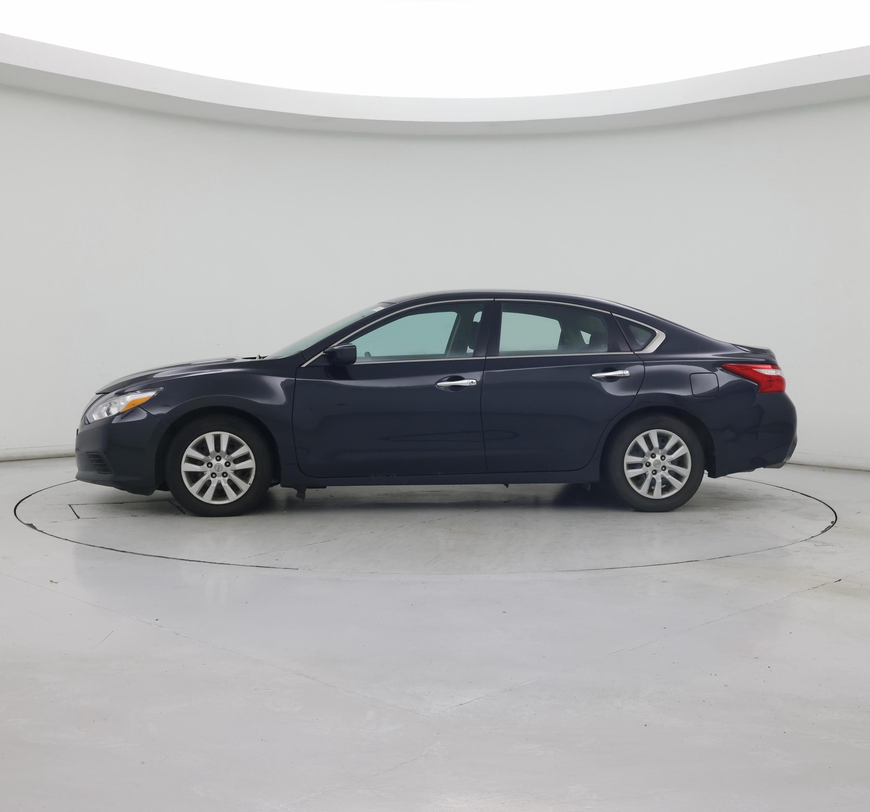 Thumbnail: 2017 Nissan Altima - 3