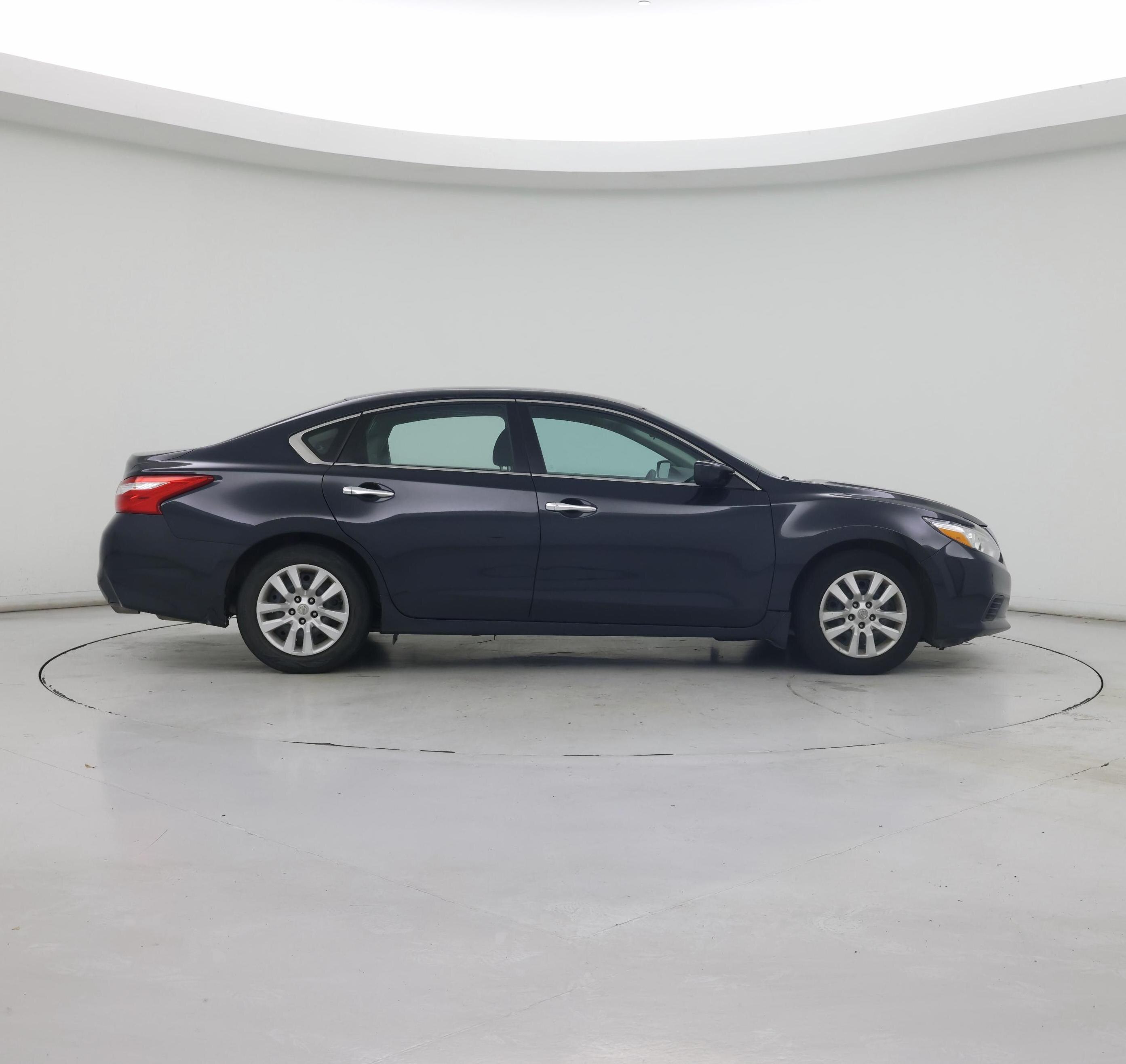 Thumbnail: 2017 Nissan Altima - 7