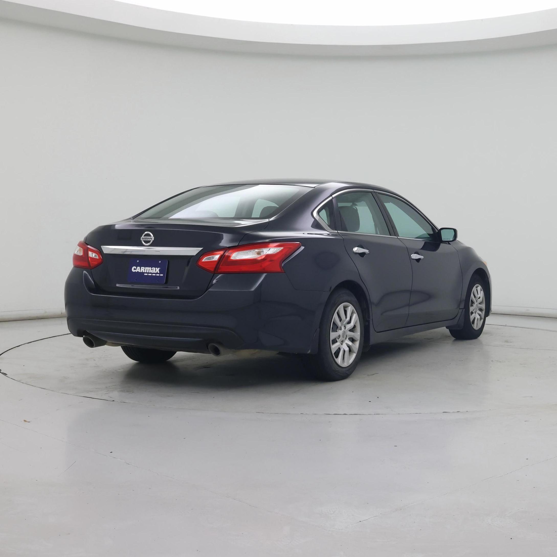 Thumbnail: 2017 Nissan Altima - 8